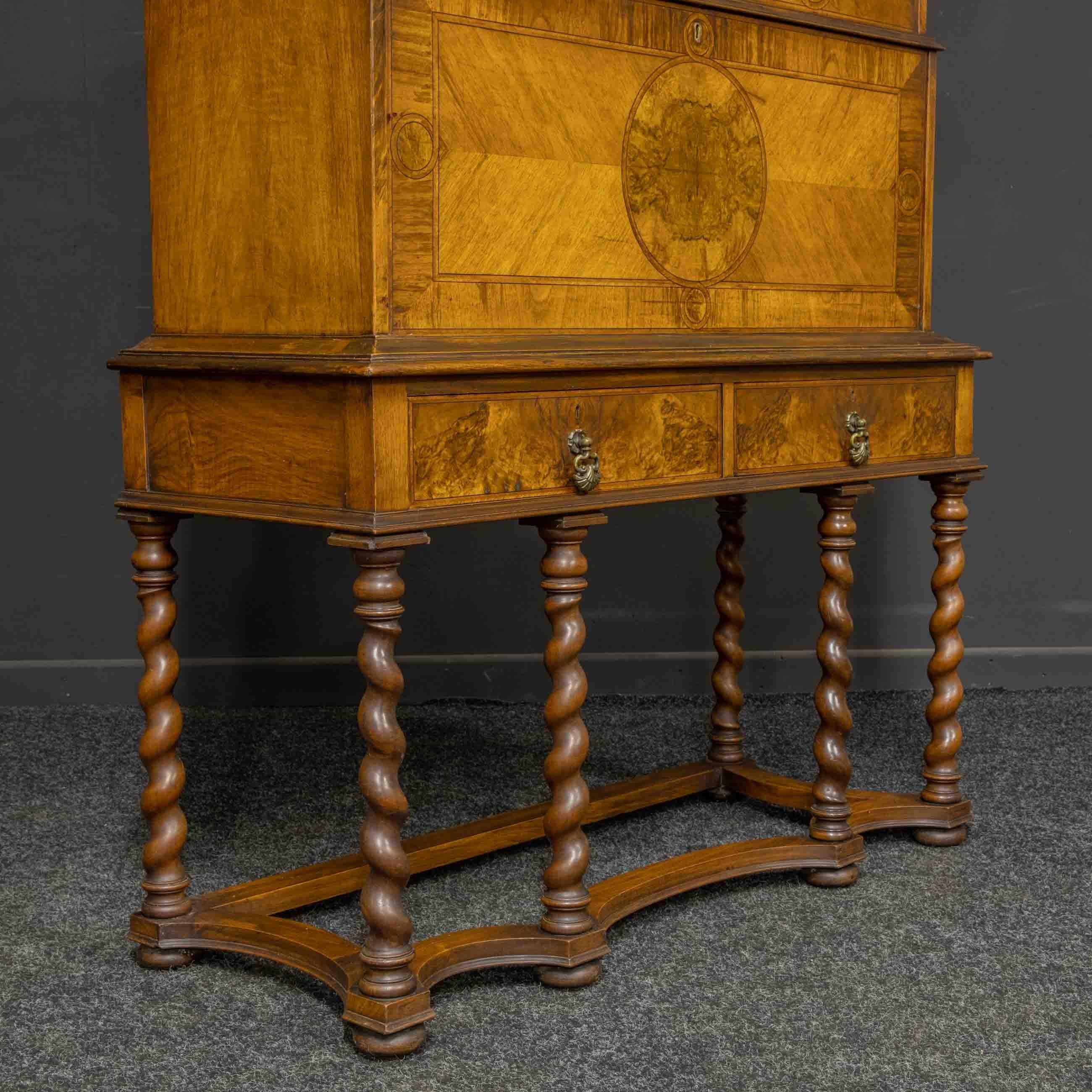 Early 20th Century William and Mary Style Secretaire For Sale 7