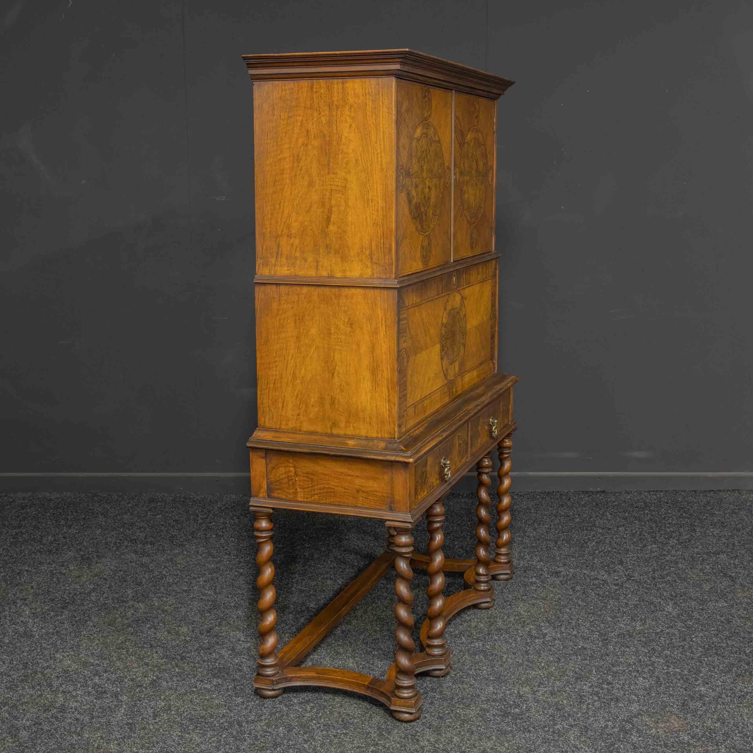 Early 20th Century William and Mary Style Secretaire For Sale 10