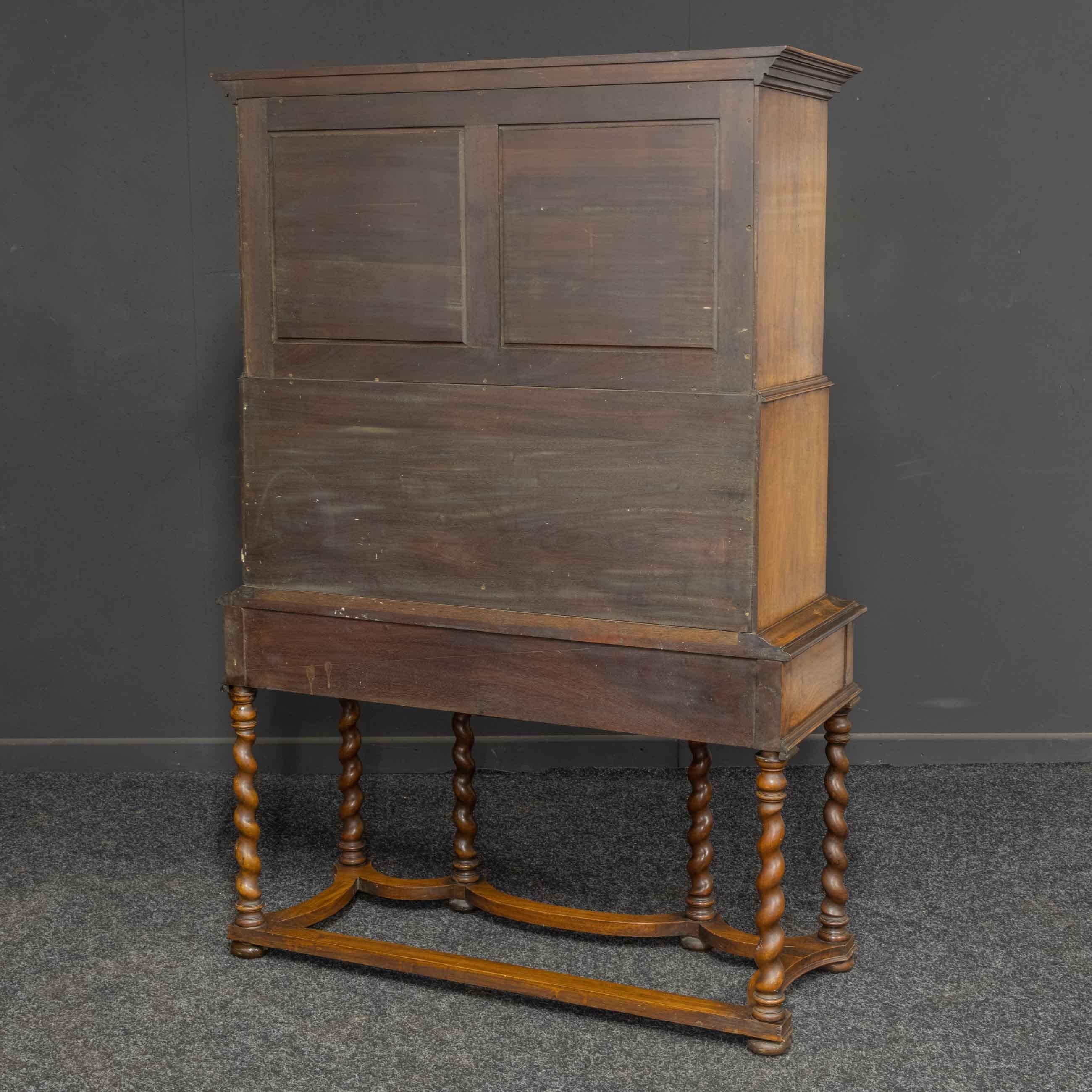 Early 20th Century William and Mary Style Secretaire For Sale 11