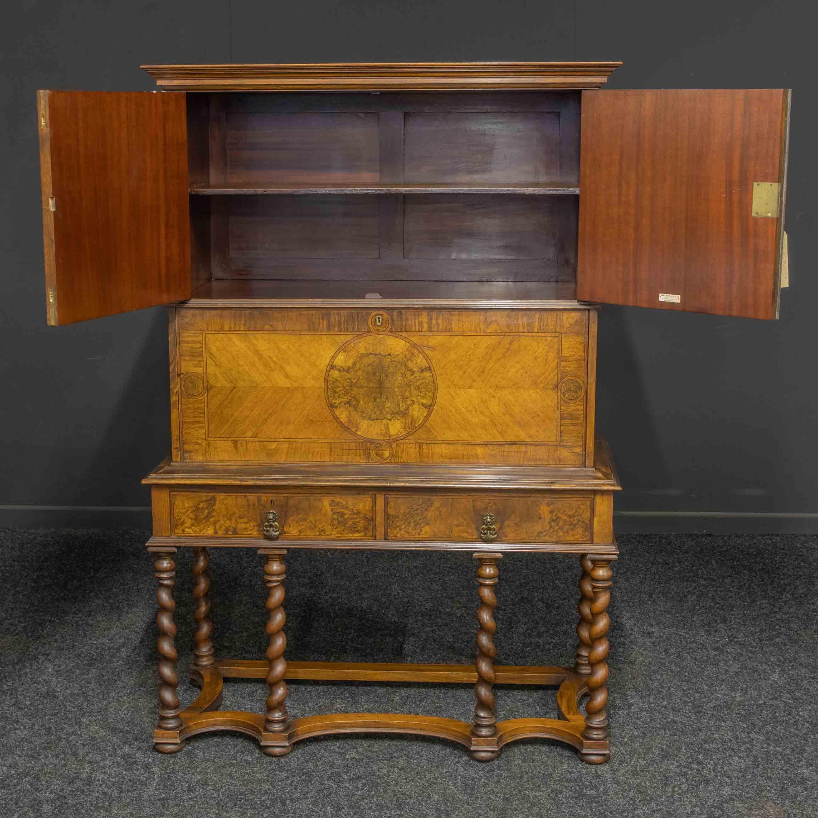Early 20th Century William and Mary Style Secretaire For Sale 1