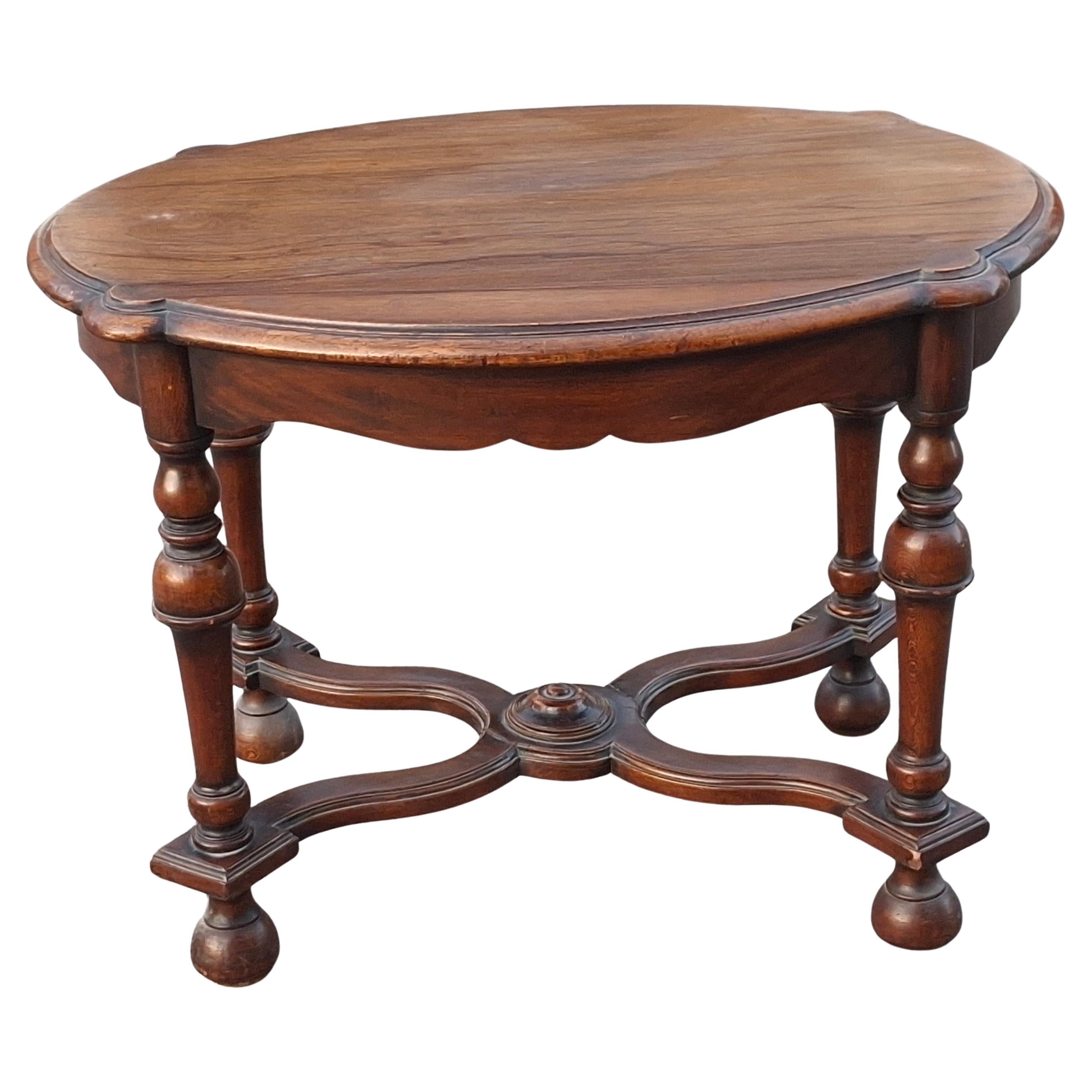 Early 20th Century William and Mary Style Walnut Oval Side Table For Sale