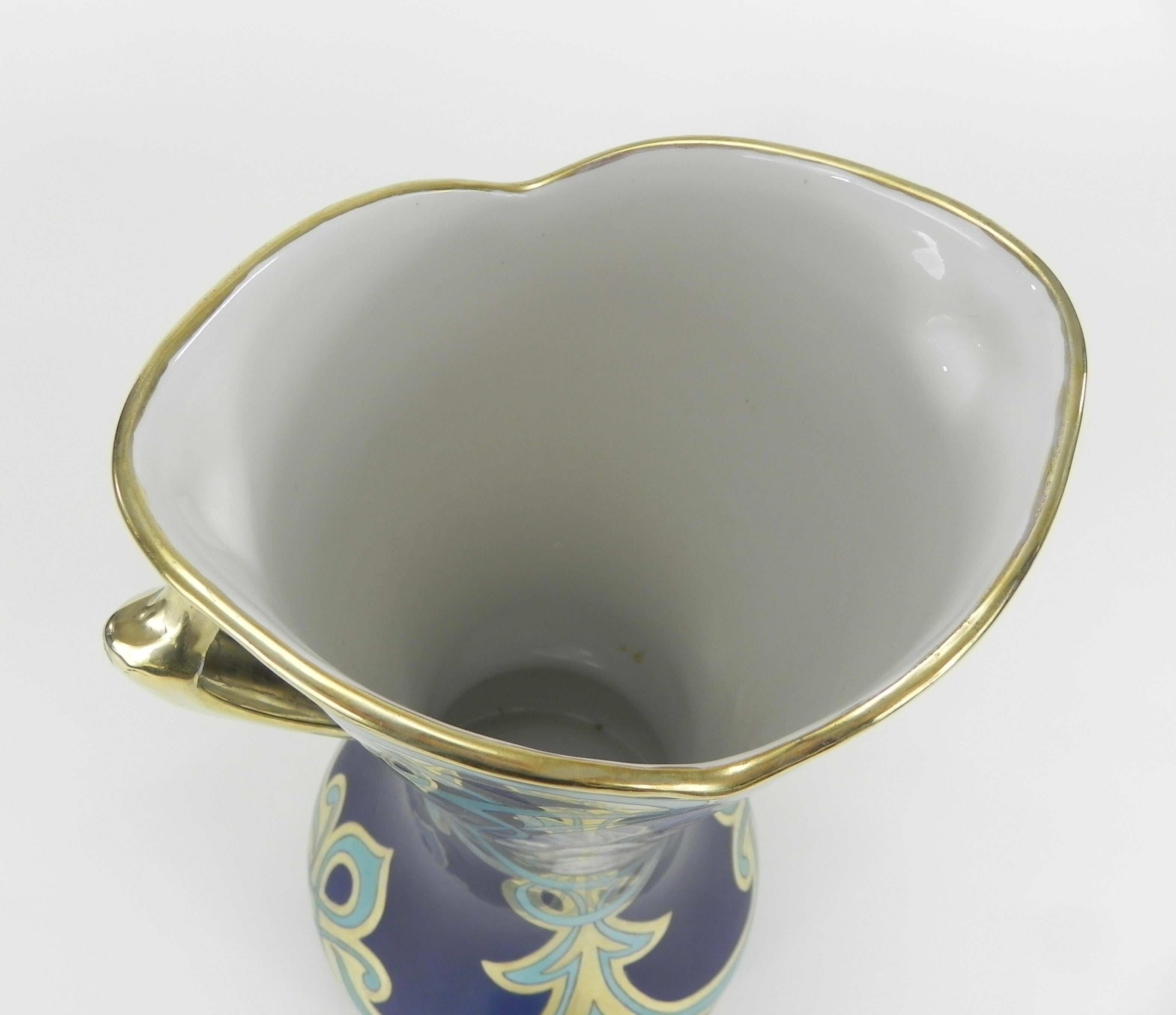 Vase à portrait en porcelaine de Limoges, peint à la main, du début du 20e siècle en vente 1