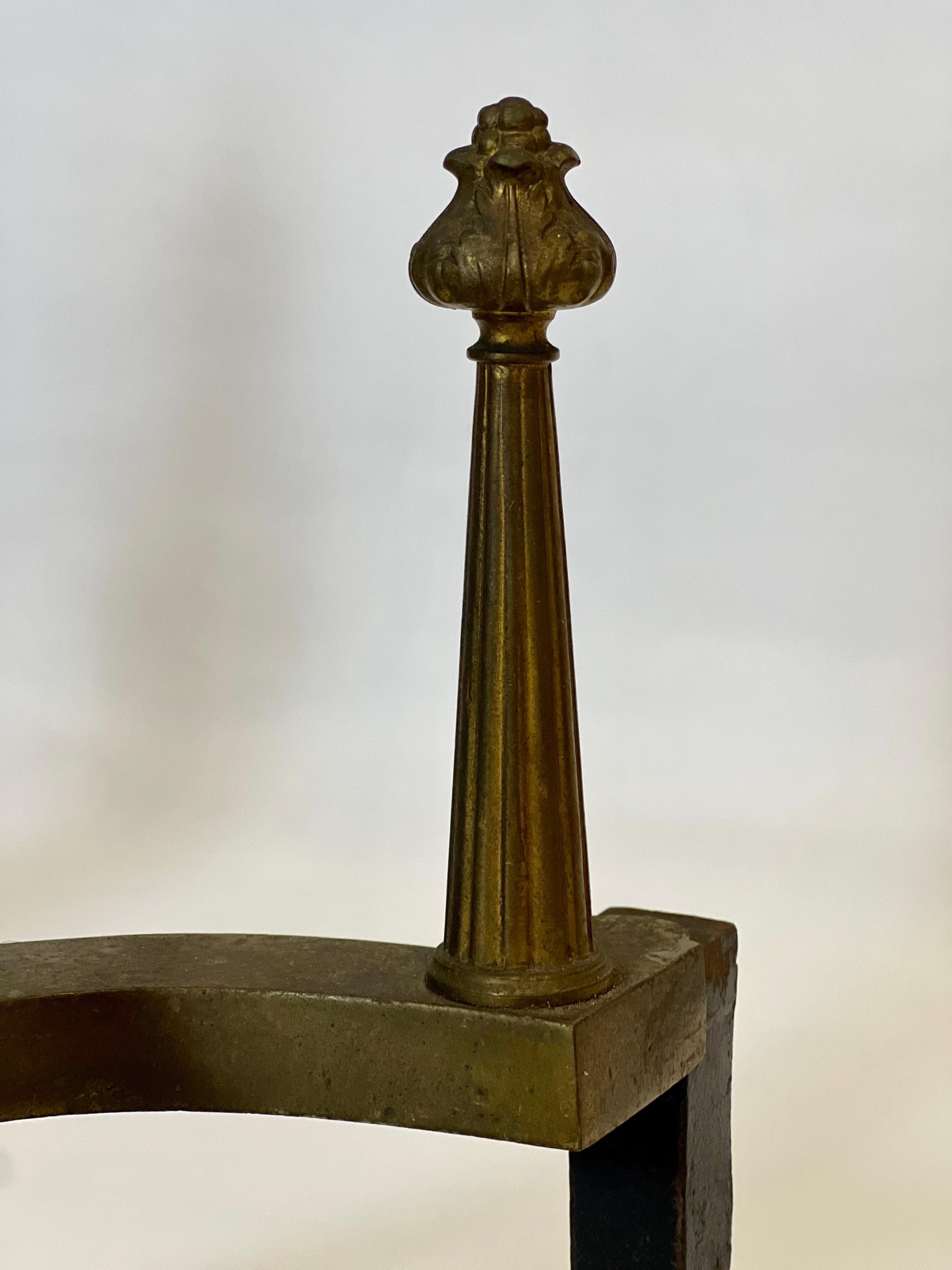 Neoklassizistische Feuerböcke aus vergoldetem Messing im französischen Empire-Stil der William H. Jackson Company im Angebot 4