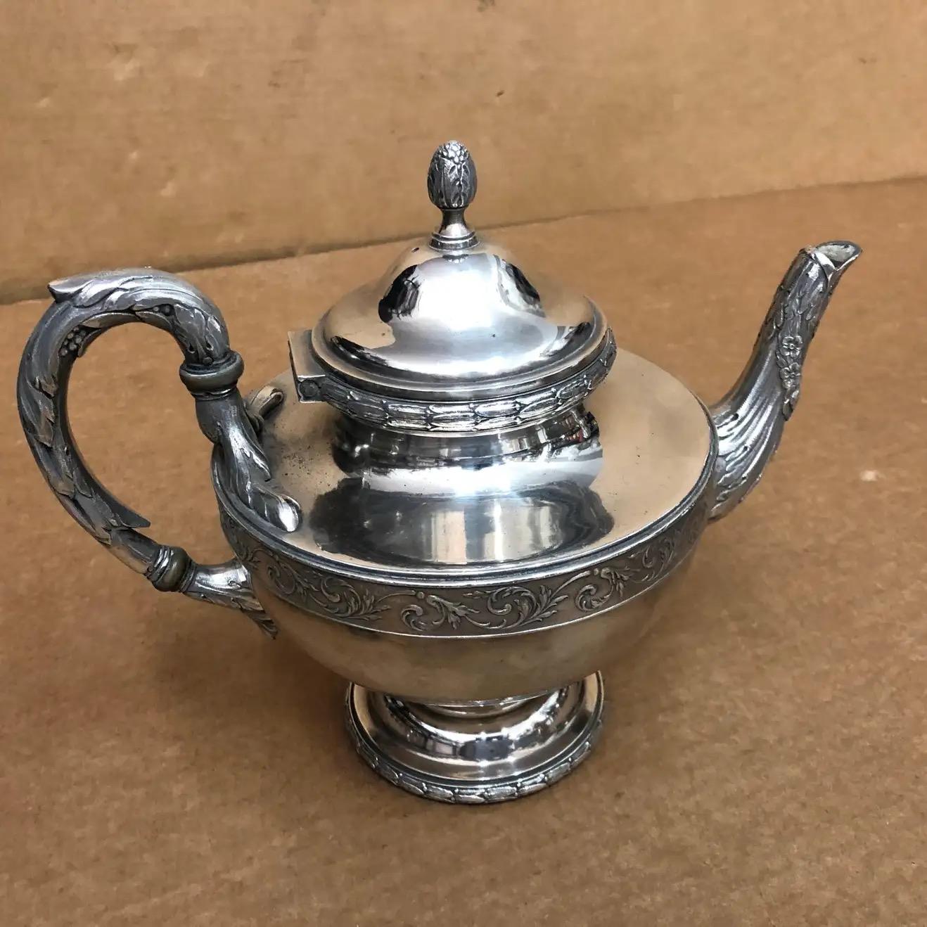 Early 20th Century Wiskemann Art Nouveau Silverplate Belgian Tea Set, 3 Pieces In Good Condition For Sale In Catania, Sicilia