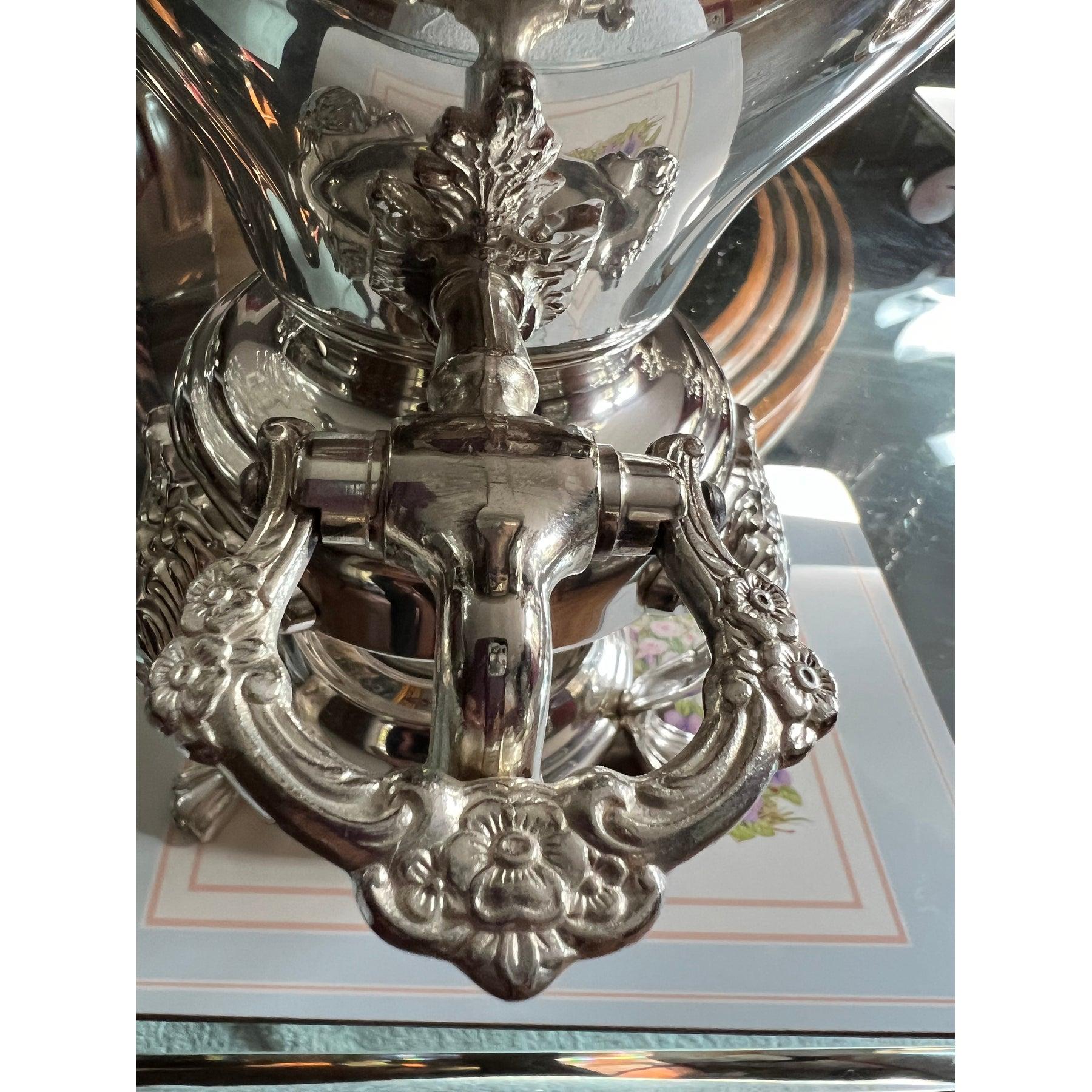 Samovar in silverplate, Urna da caffè,  Con coperchio e isolatori in ebano. Si tratta di una favolosa urna per il caffè, l'acqua calda, il tè dolce o il tè, che può essere utilizzata anche per il tè dolce prodotto in Brasile.  Sarà  per dare un