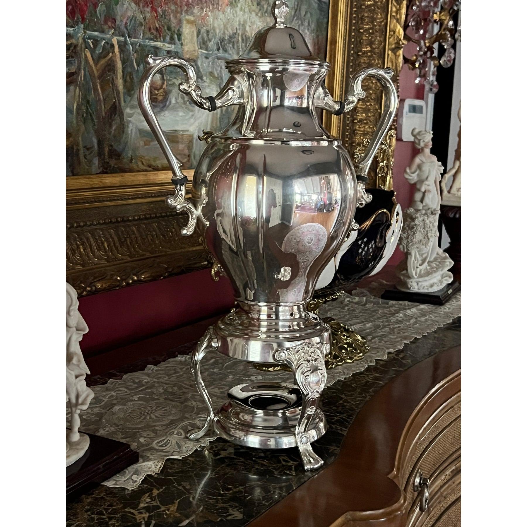 Placcato argento Samovar in argento Wolfe dei primi del Novecento, URN in vendita