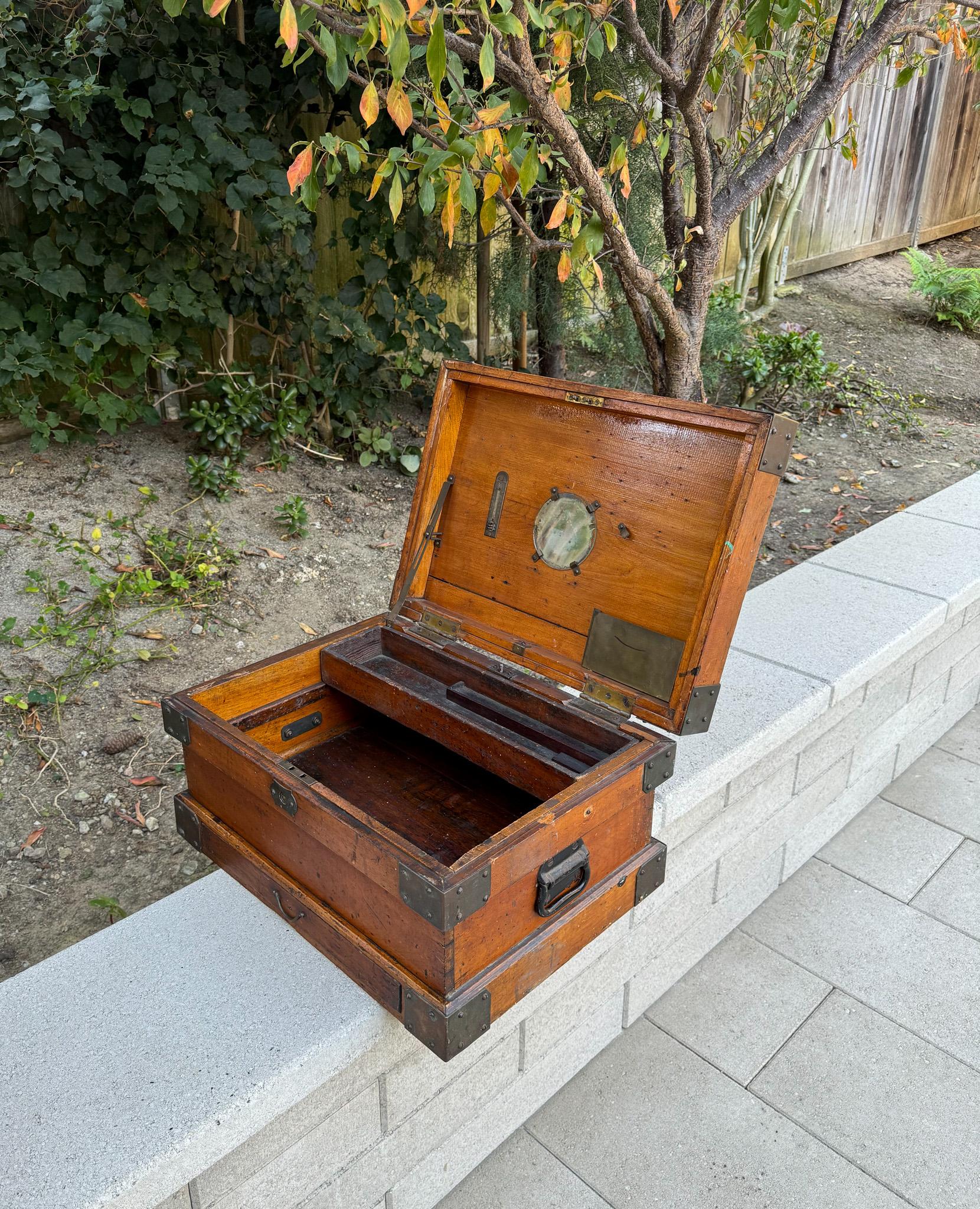 Boîte à outils en bois et laiton du début du 20e siècle en vente 11