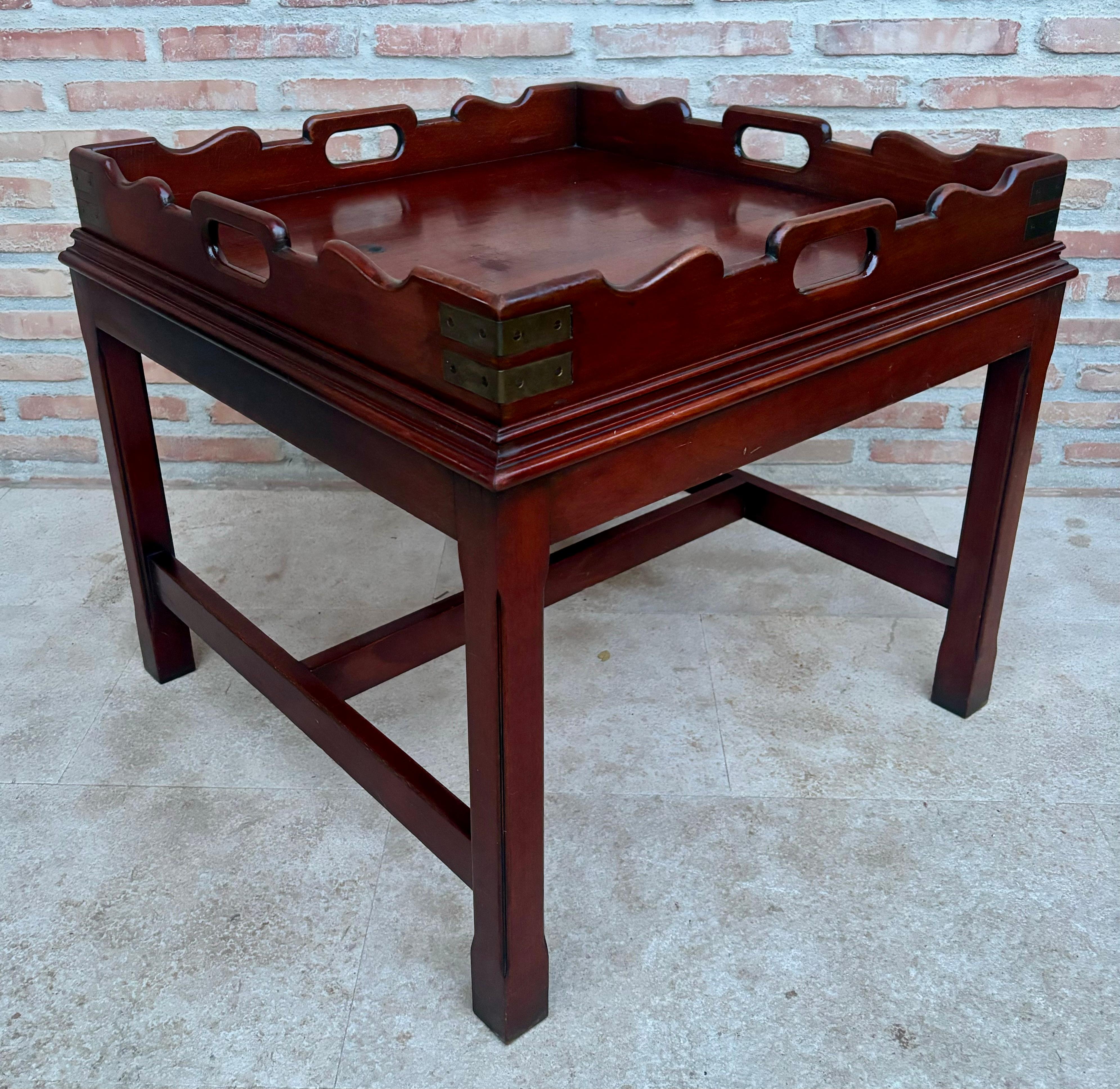 Européen Table basse en bois du début du 20e siècle avec petit plateau amovible, 1924, ensemble de 2 en vente