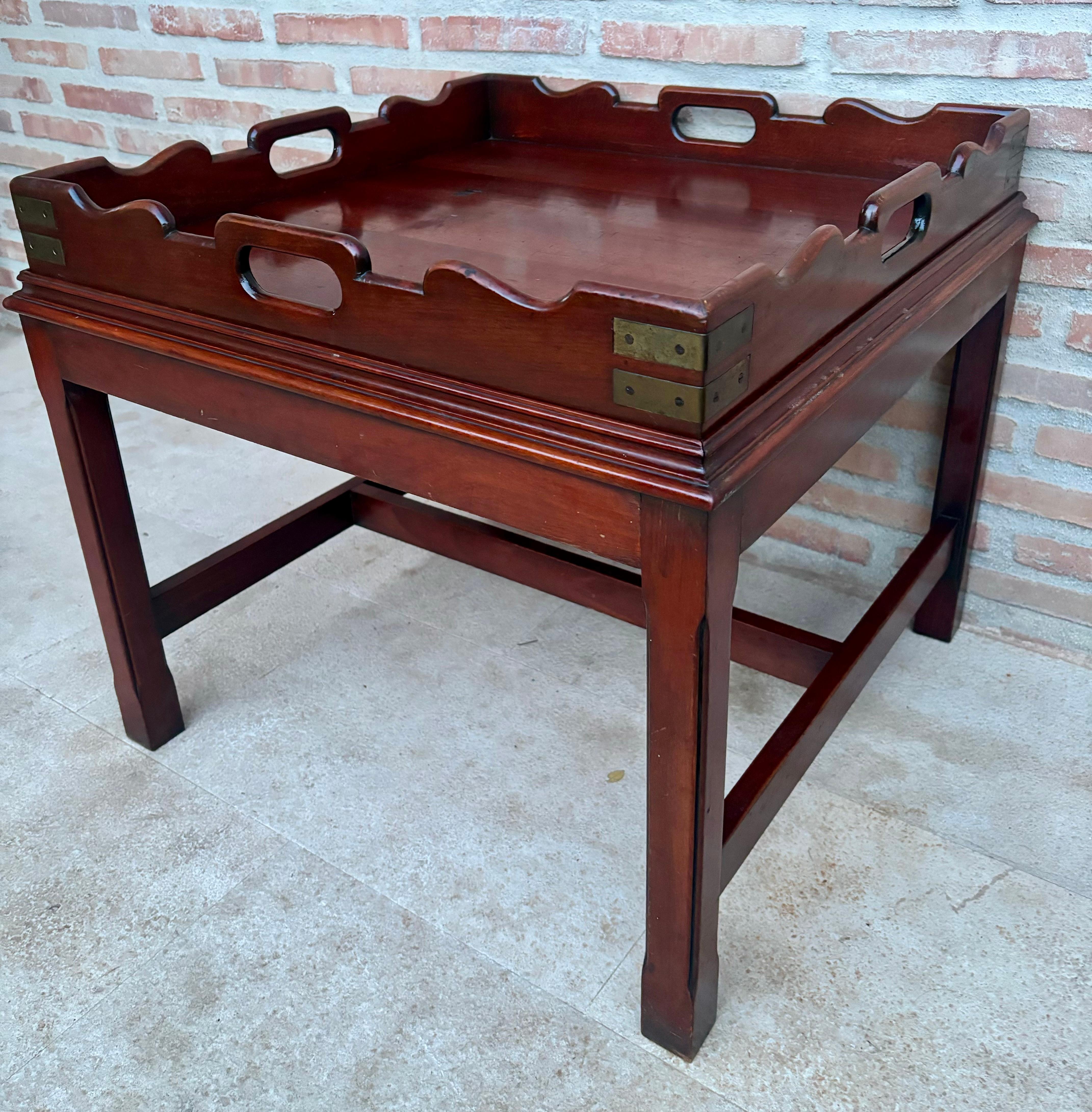 Table basse en bois du début du 20e siècle avec petit plateau amovible, 1924, ensemble de 2 Bon état - En vente à Miami, FL