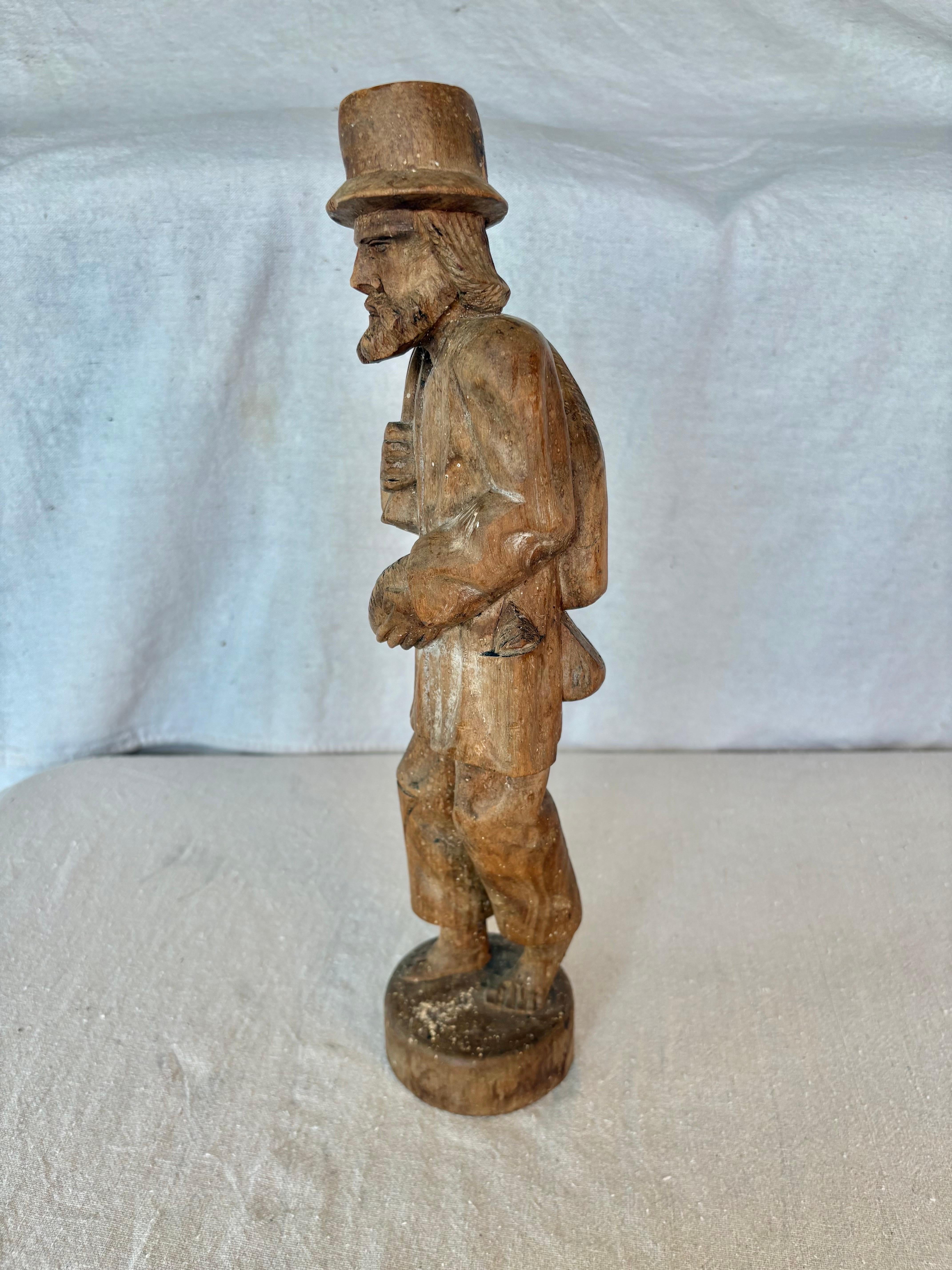 Anfang des 20. Jahrhunderts Wood Hand geschnitzt Fischer Statue im Angebot 4