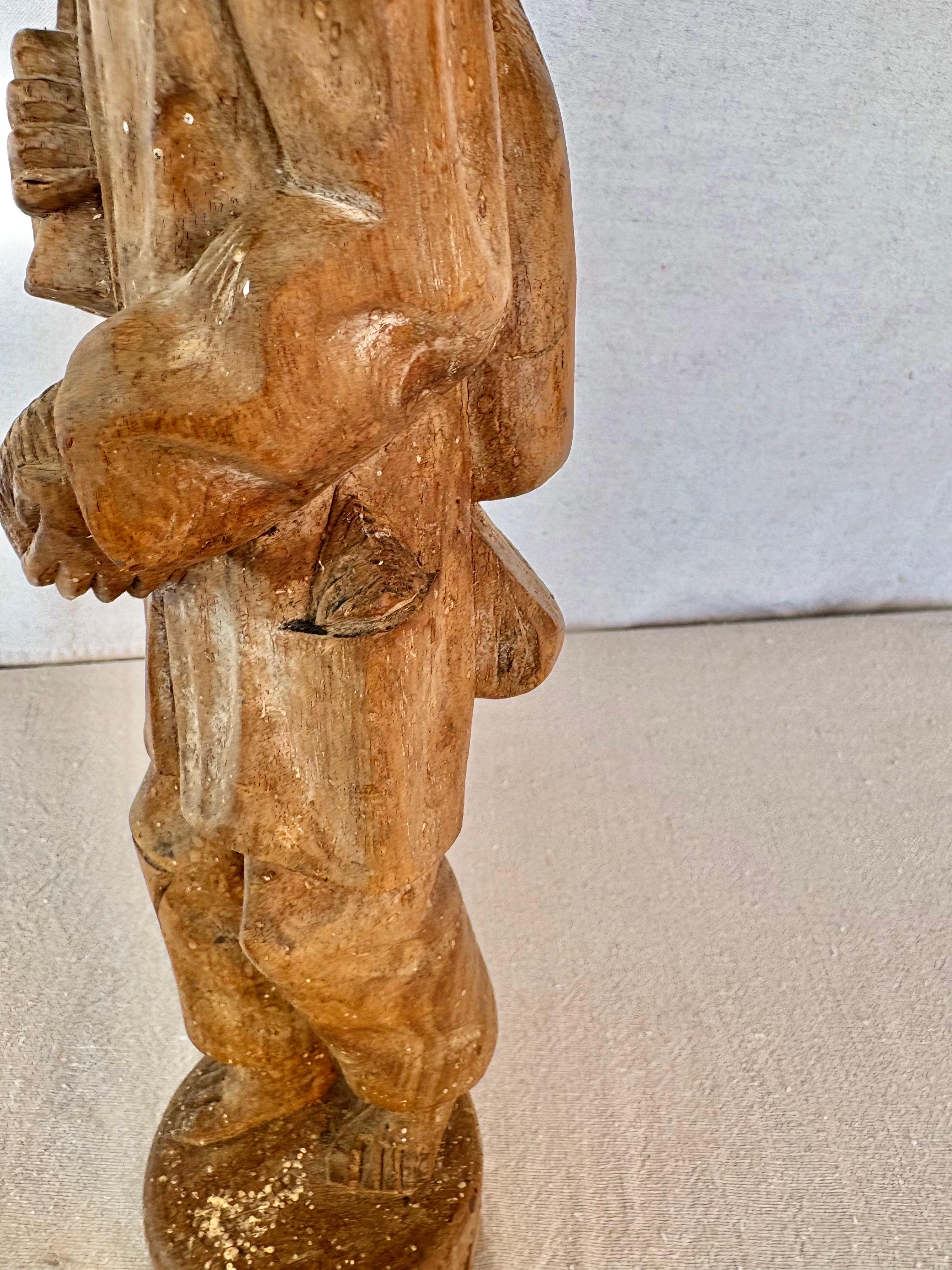 Anfang des 20. Jahrhunderts Wood Hand geschnitzt Fischer Statue im Angebot 5