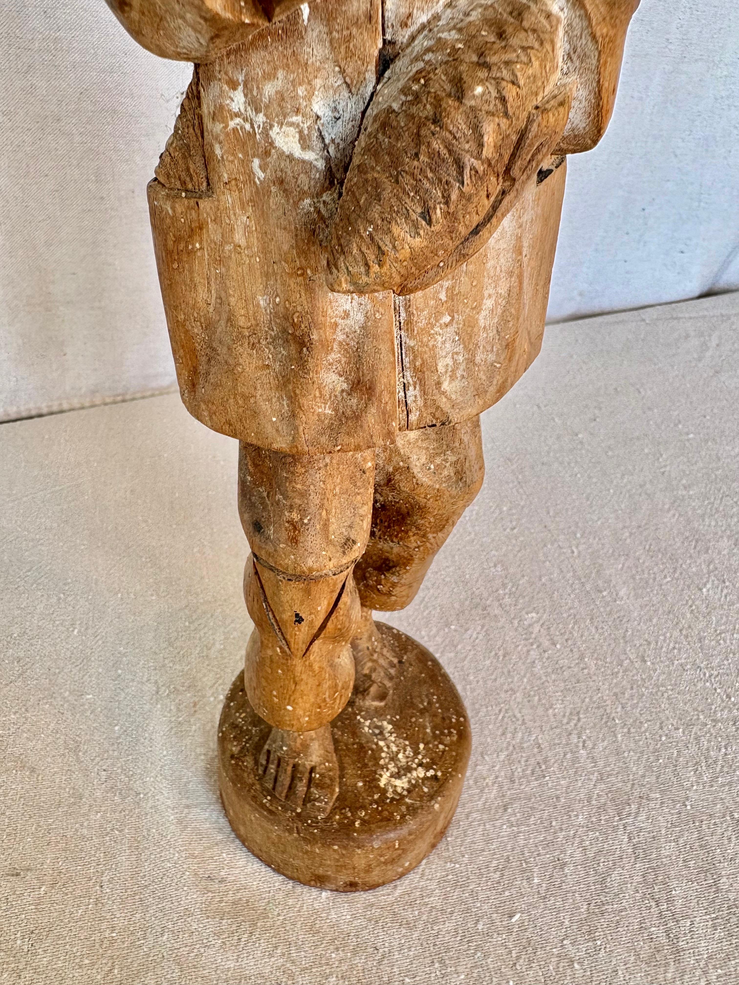 Anfang des 20. Jahrhunderts Wood Hand geschnitzt Fischer Statue im Angebot 1
