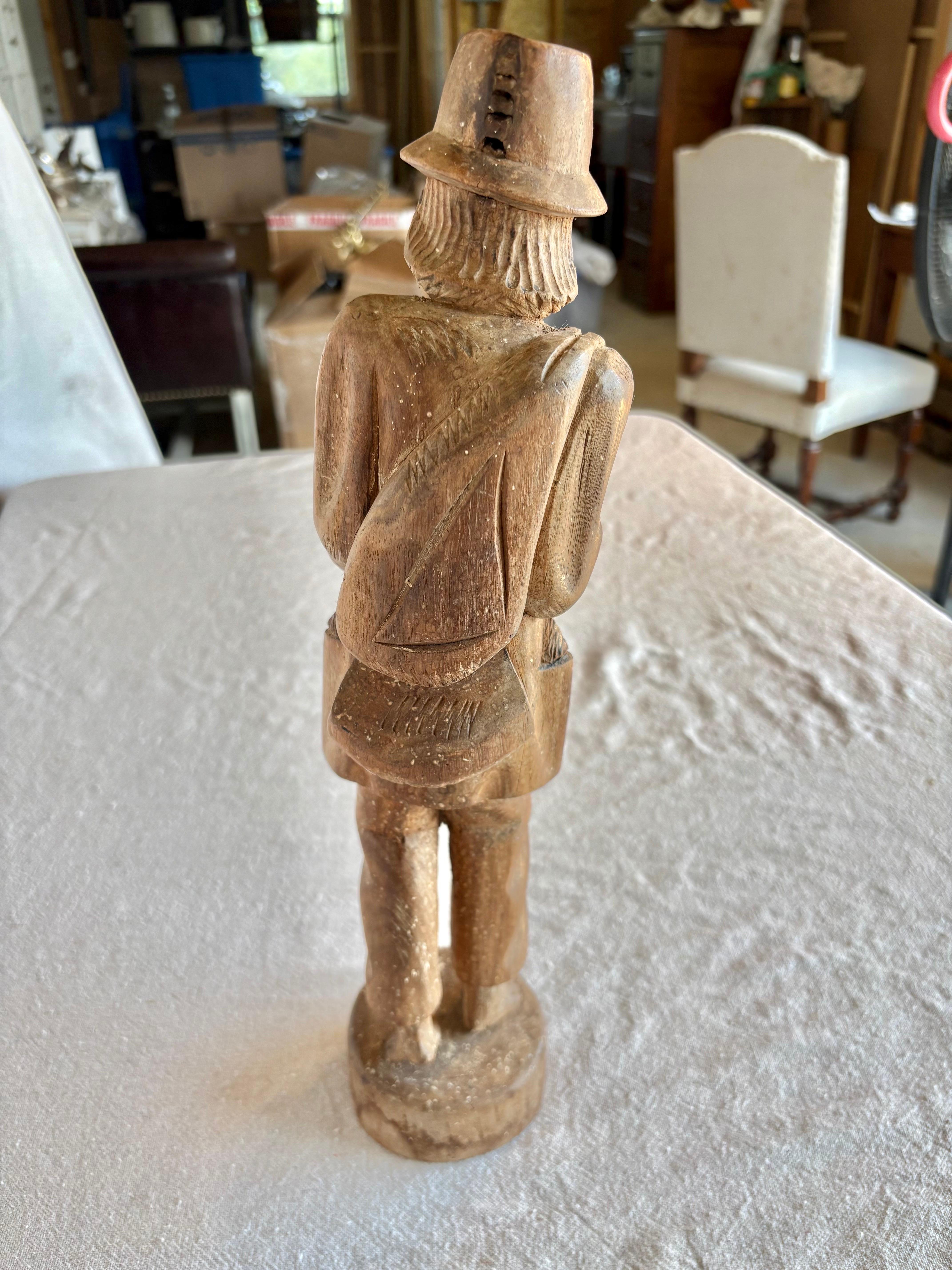 Anfang des 20. Jahrhunderts Wood Hand geschnitzt Fischer Statue im Angebot 2