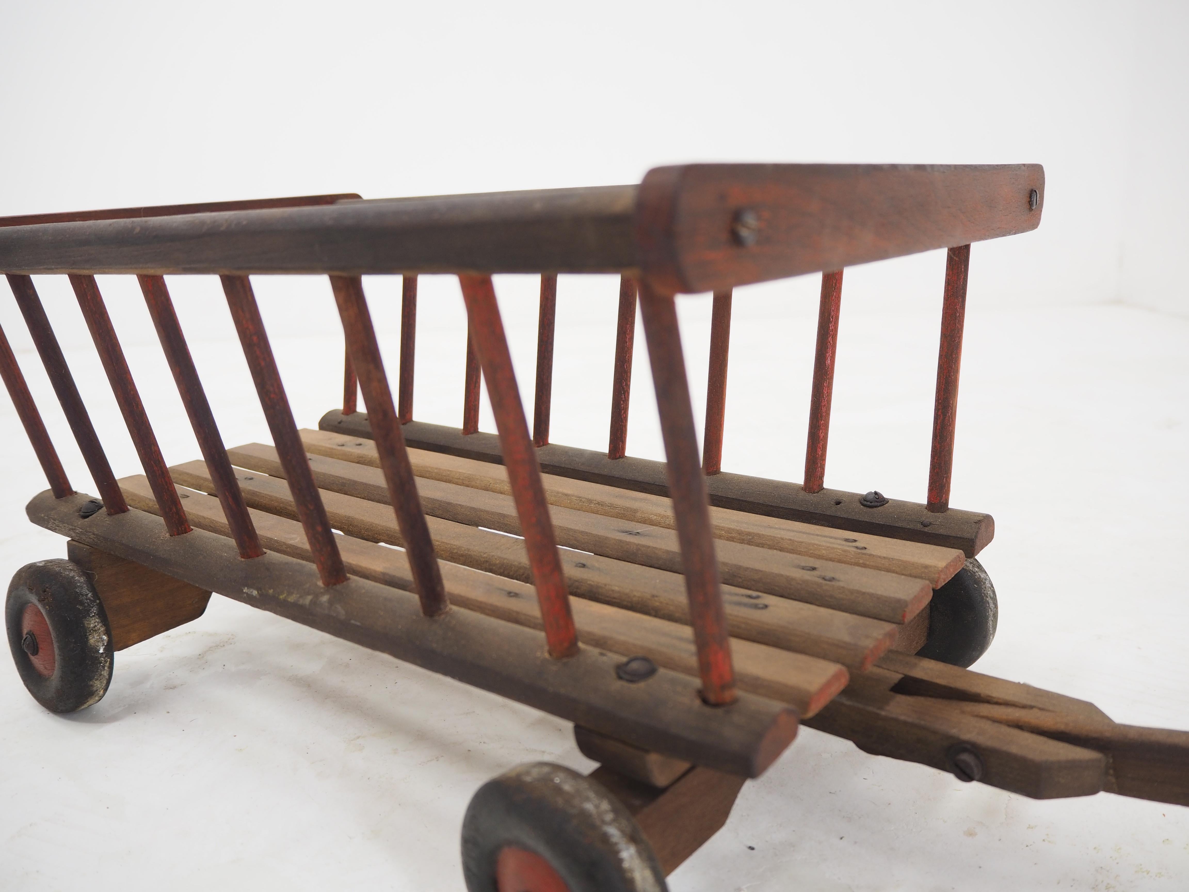 Holz-Kinderspielzeug des frühen 20. Jahrhunderts, Hay Wagon, Europa  im Angebot 8