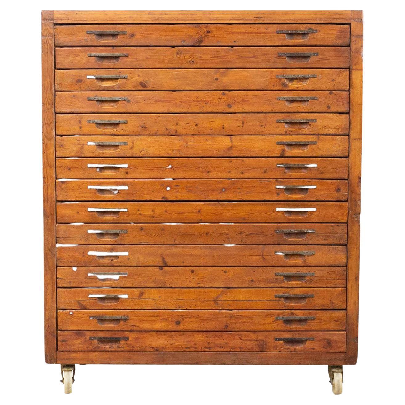 Mid-Century moderno Grande schedario francese in Wood dei primi del Novecento in vendita