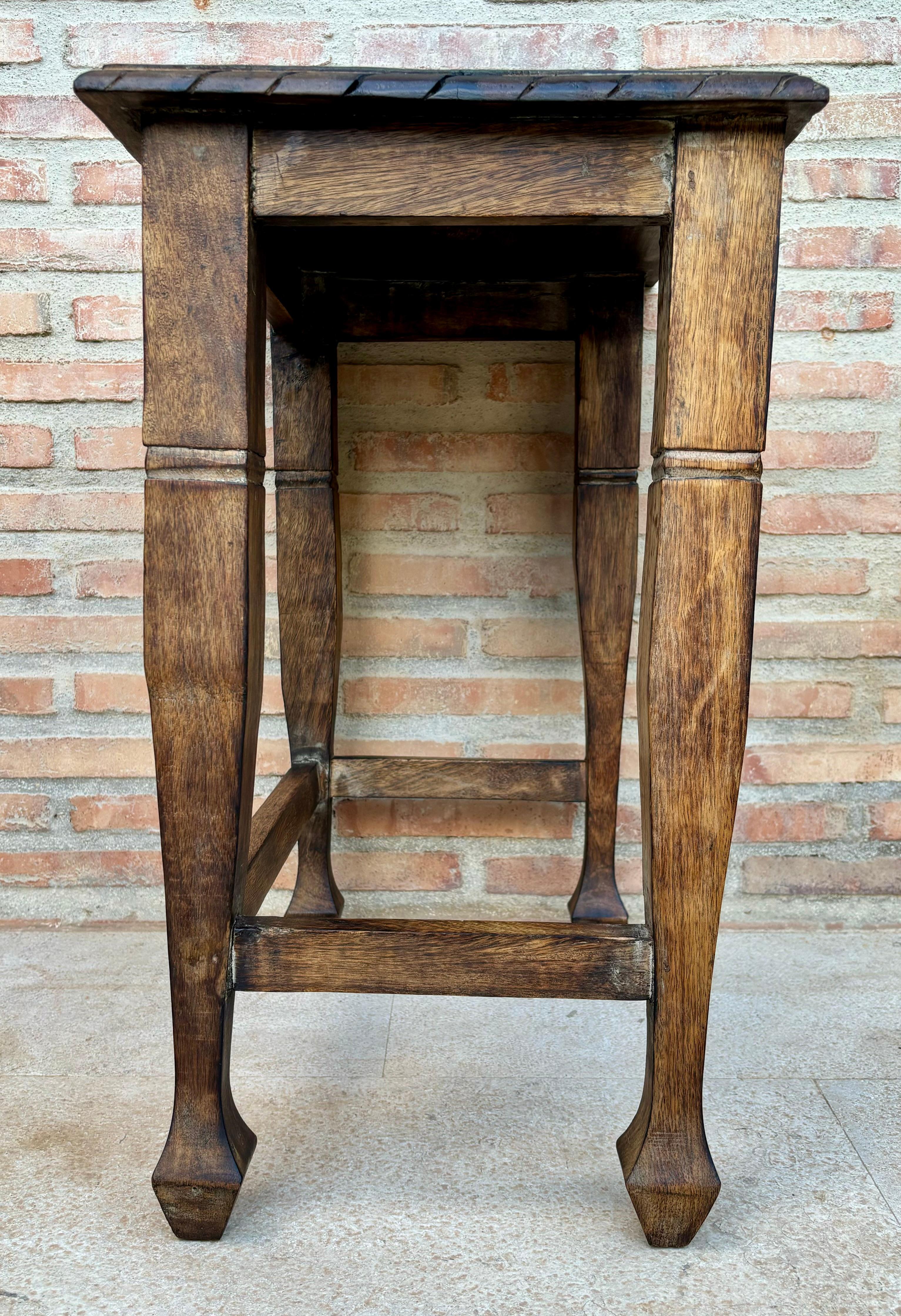 Holz-Beistelltisch des frühen 20. Jahrhunderts, 1940er Jahre im Angebot 4