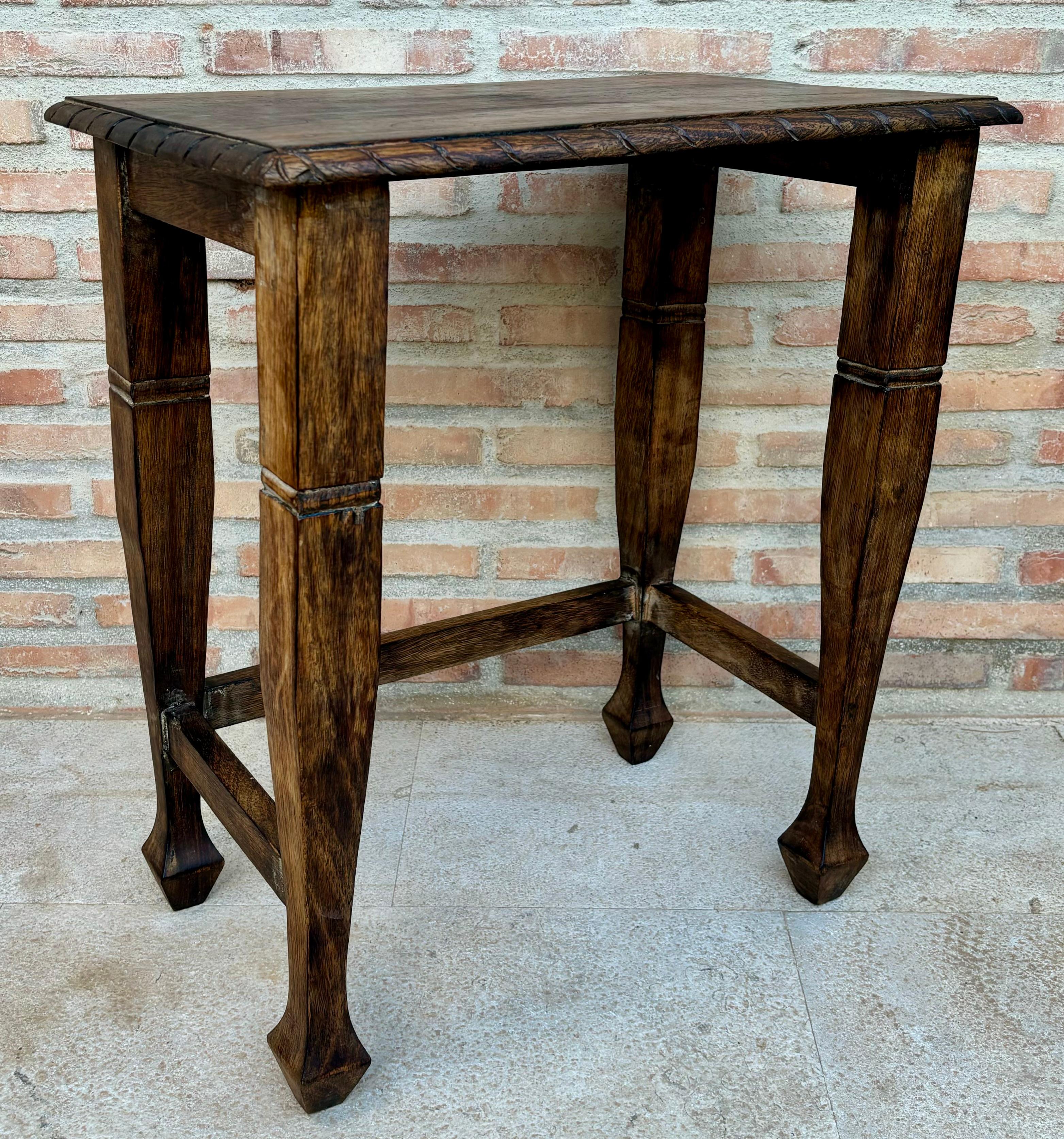 Holz-Beistelltisch des frühen 20. Jahrhunderts, 1940er Jahre im Zustand „Gut“ im Angebot in Miami, FL