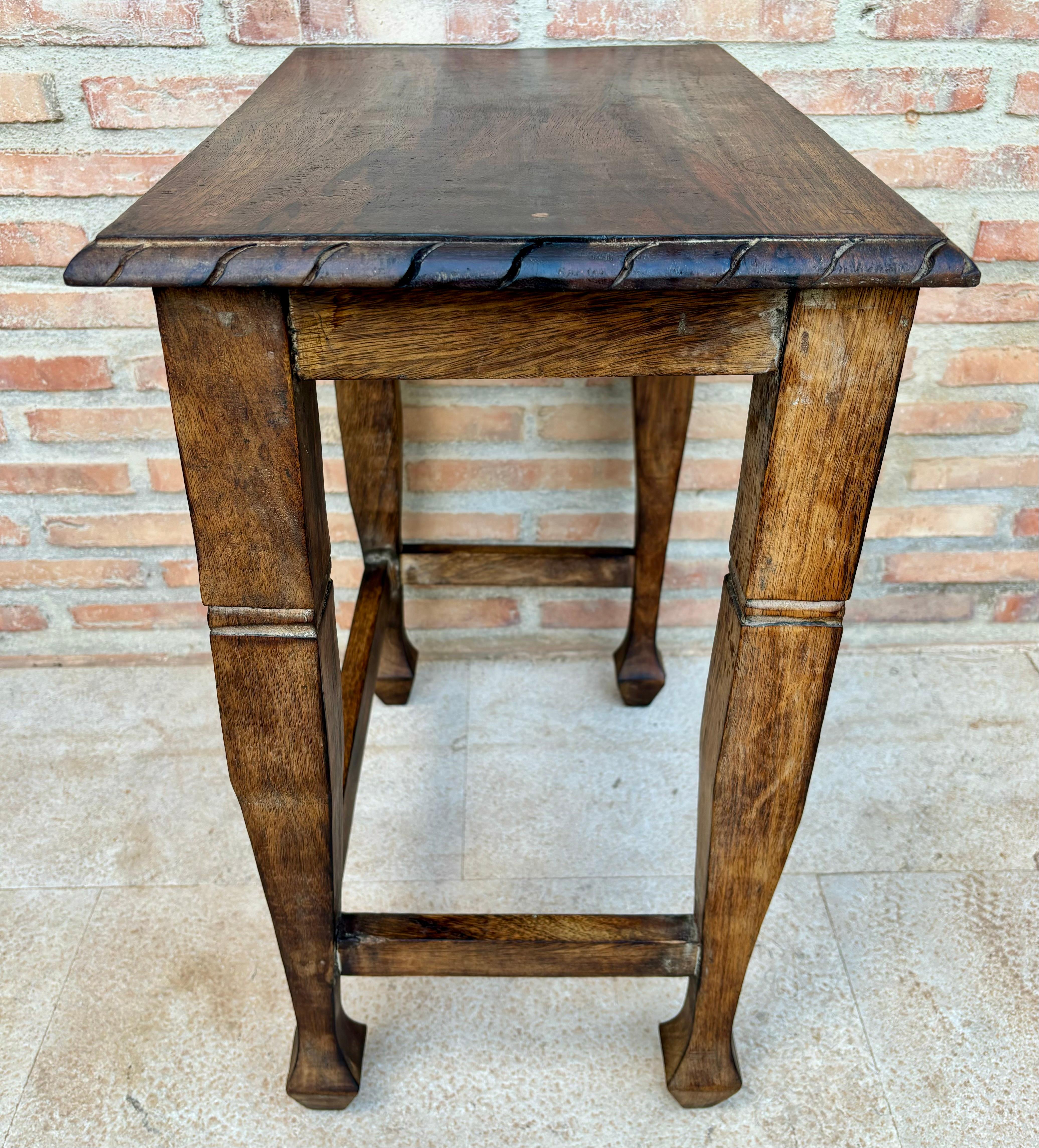 Holz-Beistelltisch des frühen 20. Jahrhunderts, 1940er Jahre im Angebot 1