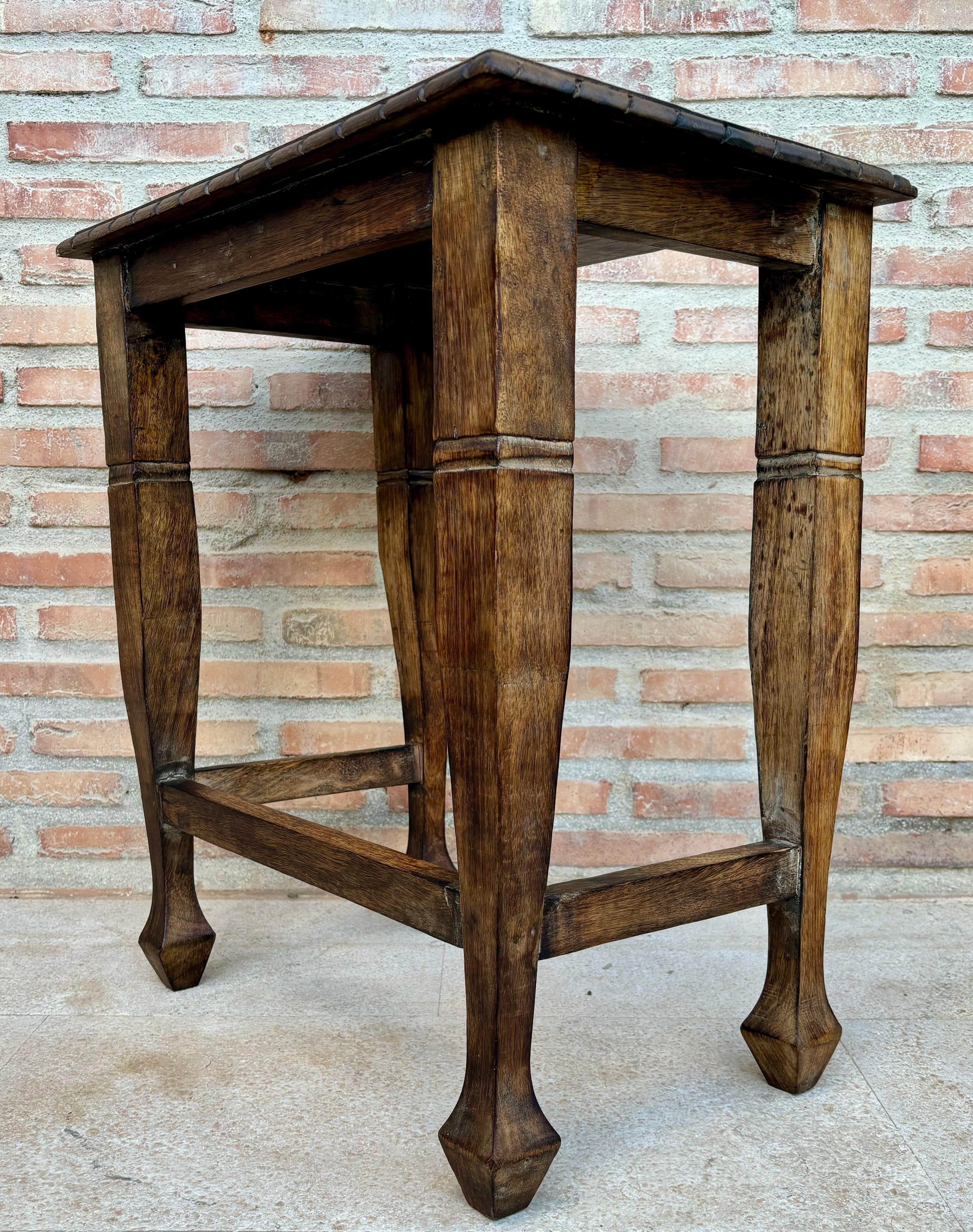 Holz-Beistelltisch des frühen 20. Jahrhunderts, 1940er Jahre im Angebot 2