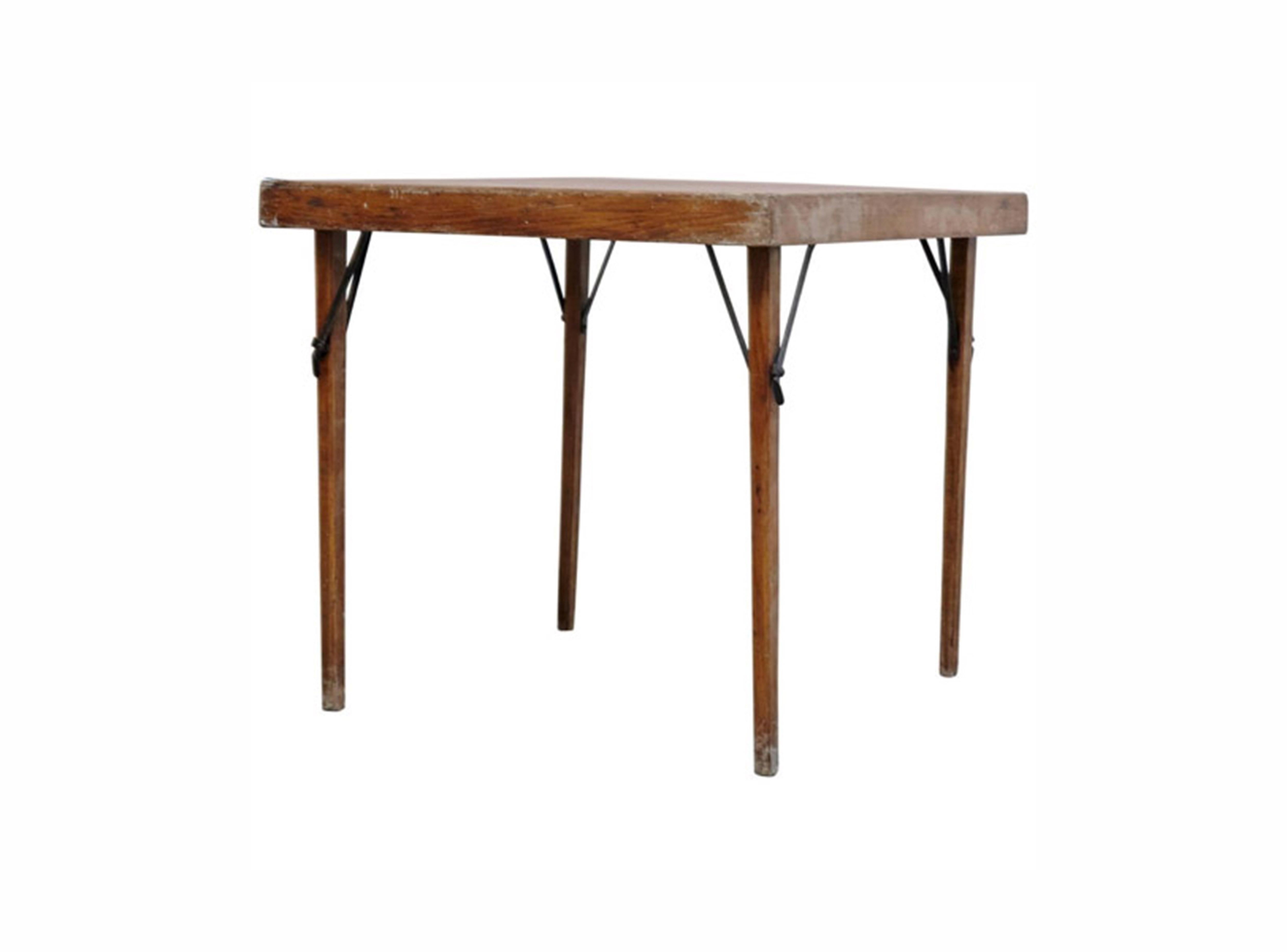 Rare Folding table T211 designed by Thonet manufactured In Germany, circa 1930.

In good original condition, with minor wear consistent with age and use, preserving a beautiful patina.

In the 1830s, Thonet began trying to make furniture out of