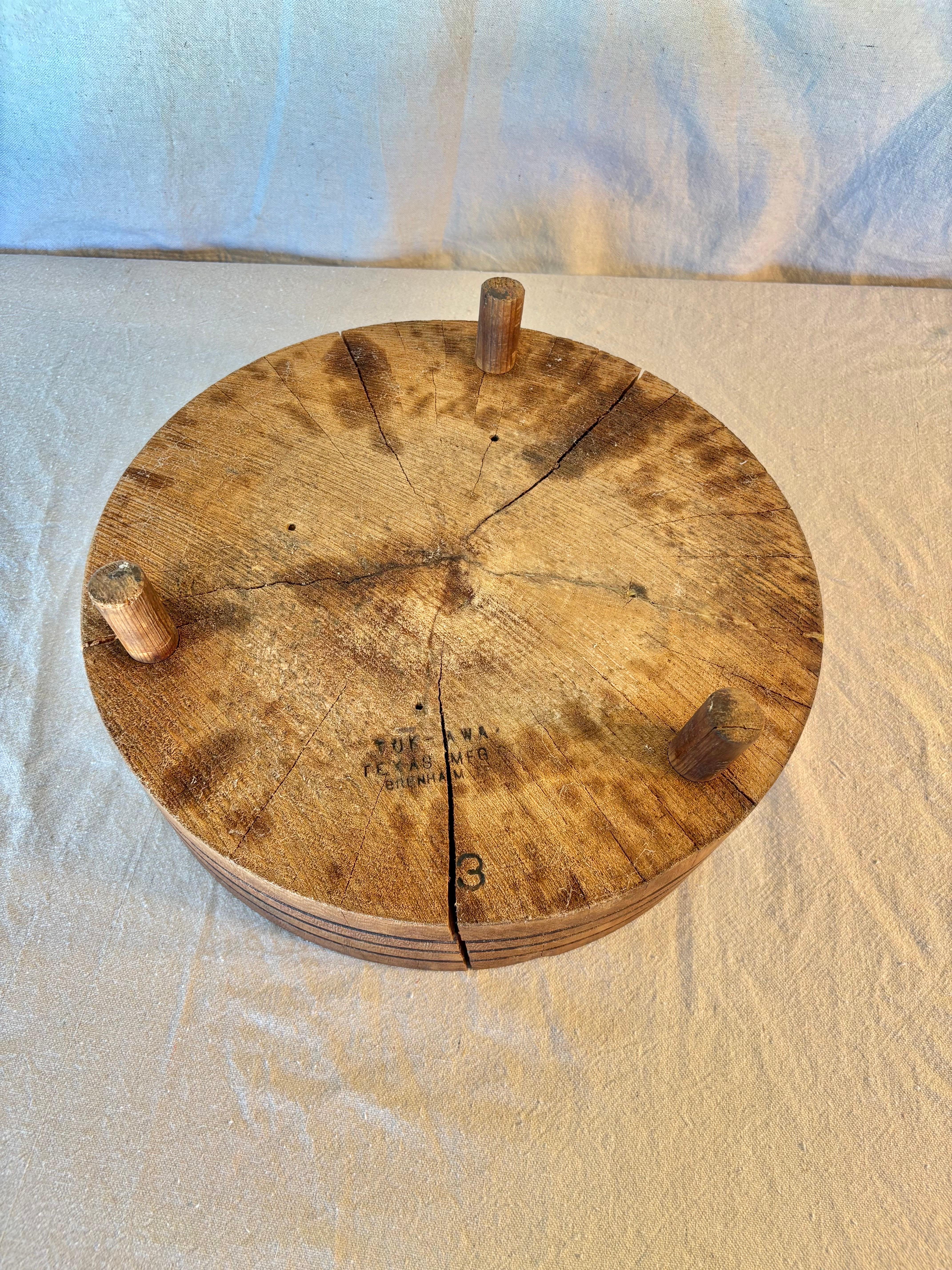 Anfang des 20. Jahrhunderts Holz Tuk-Away Butcher Block im Angebot 8
