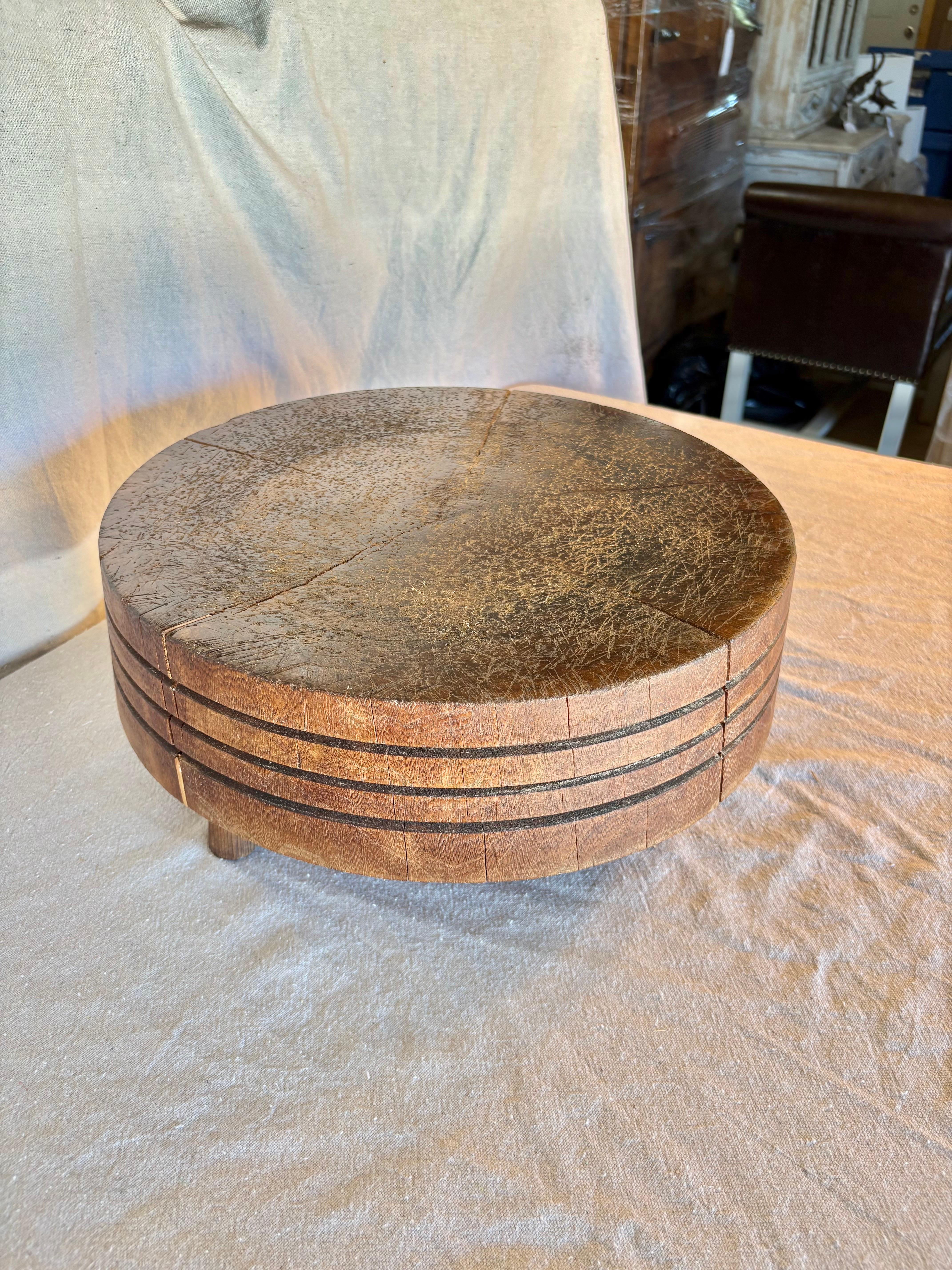Anfang des 20. Jahrhunderts Holz Tuk-Away Butcher Block (Handgefertigt) im Angebot