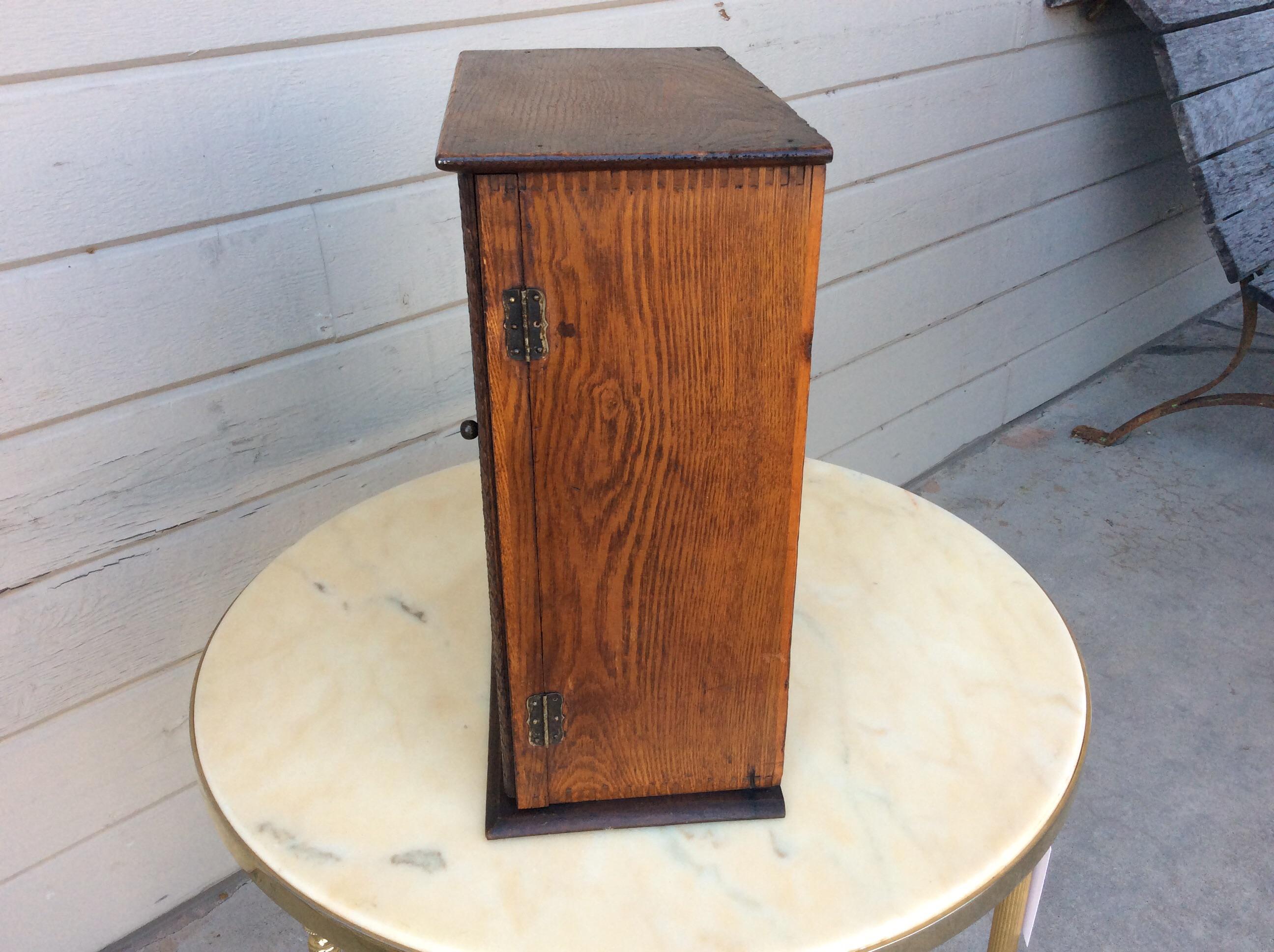Fait main Armoire à viatique et boîte d'autel en bois du début du 20e siècle en vente