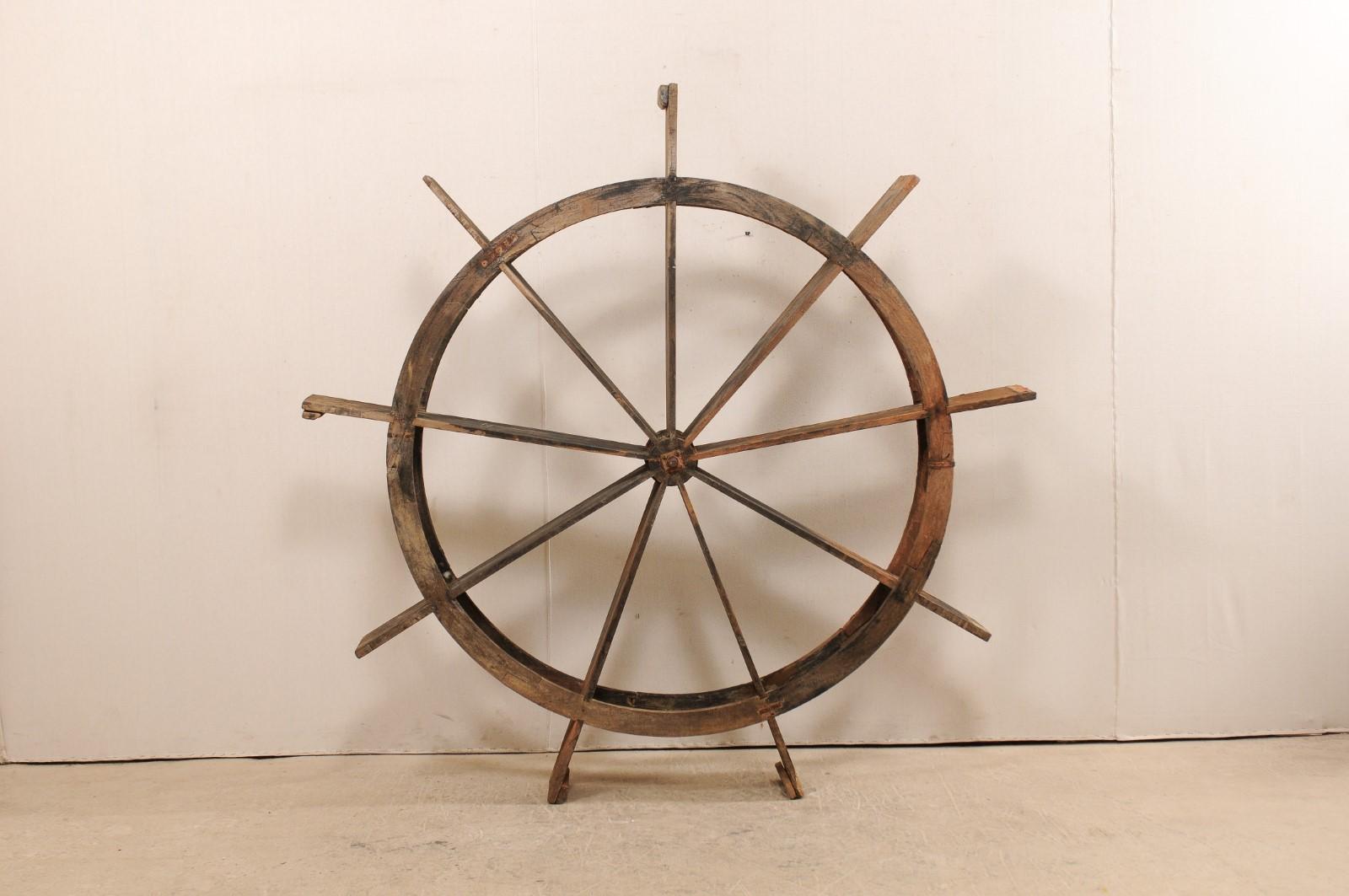 Sculpté roue d'eau en bois du début du 20e siècle provenant du Kerala, Inde en vente