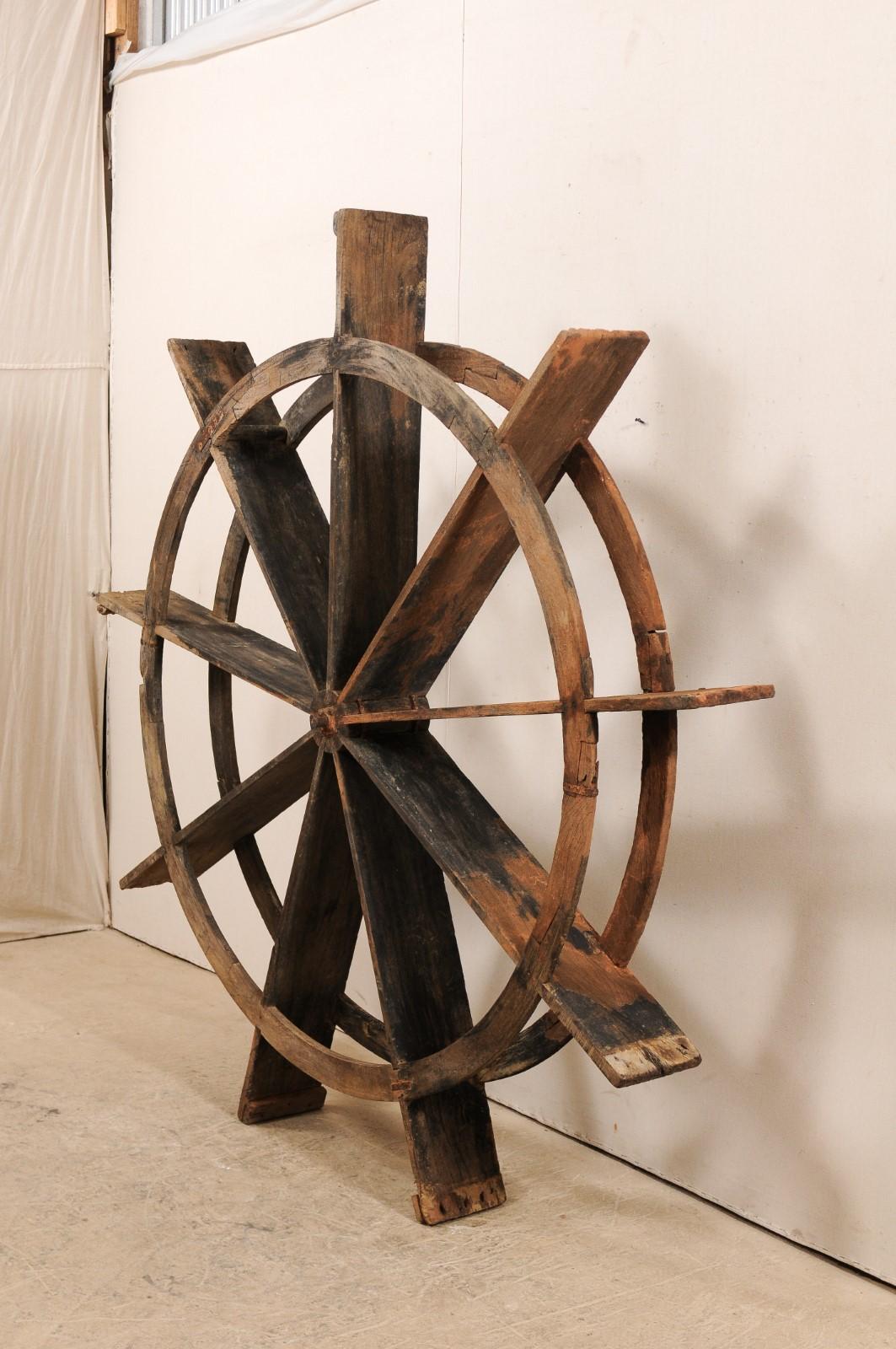 roue d'eau en bois du début du 20e siècle provenant du Kerala, Inde Bon état - En vente à Atlanta, GA
