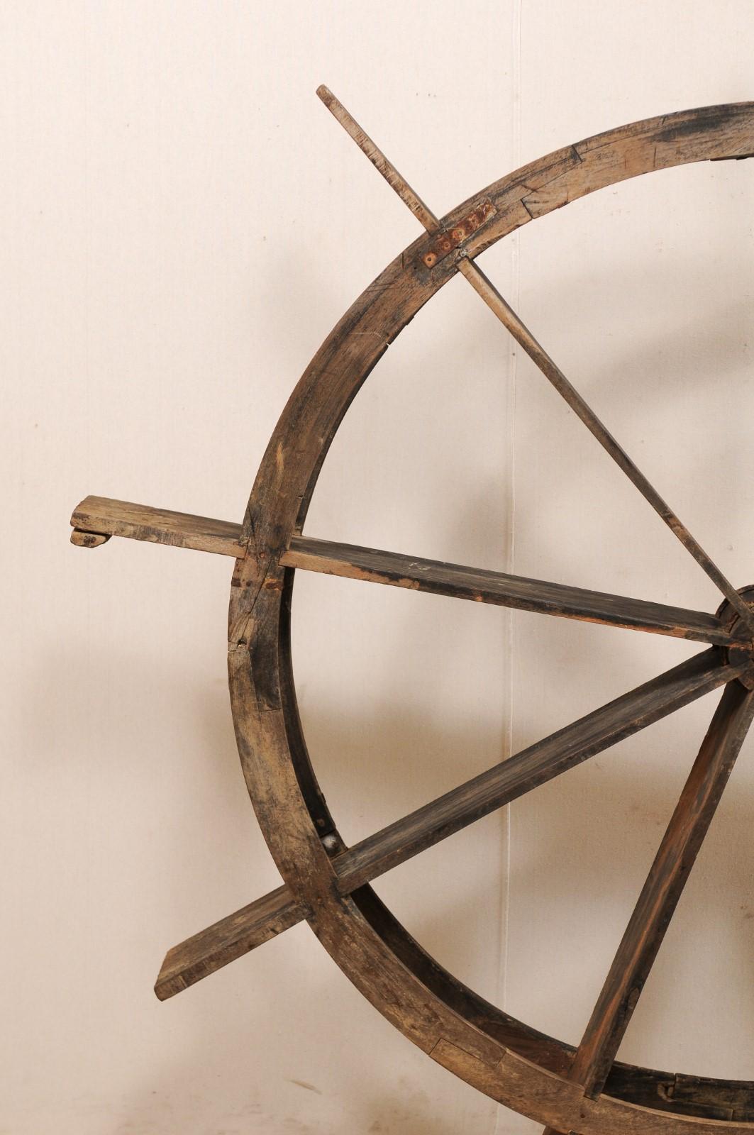 20ième siècle roue d'eau en bois du début du 20e siècle provenant du Kerala, Inde en vente