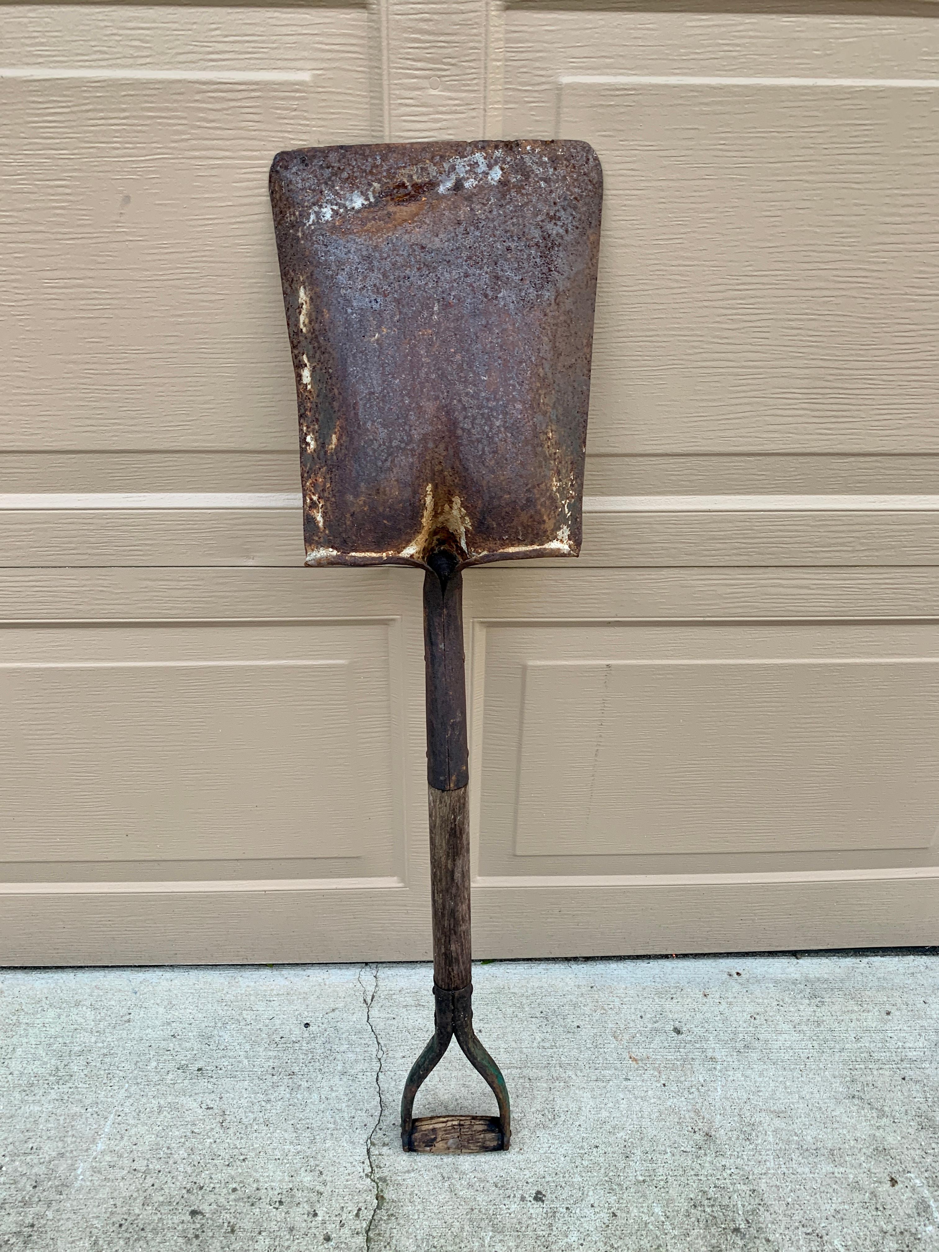 Early 20th Century Wooden and Iron Garden Tools, Pair For Sale 5