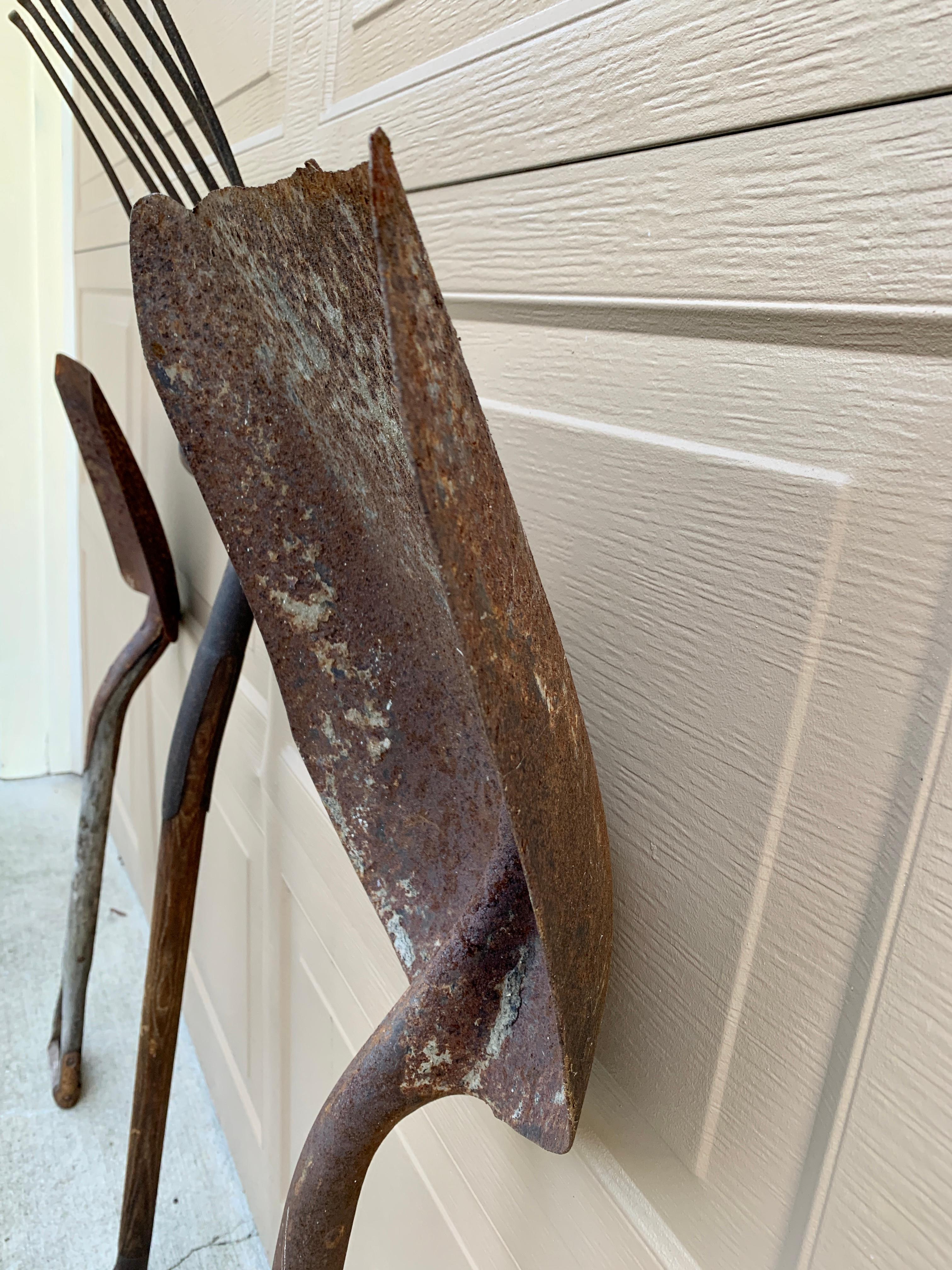 Ensemble de trois outils de jardinage en bois et en fer du début du 20e siècle en vente 6