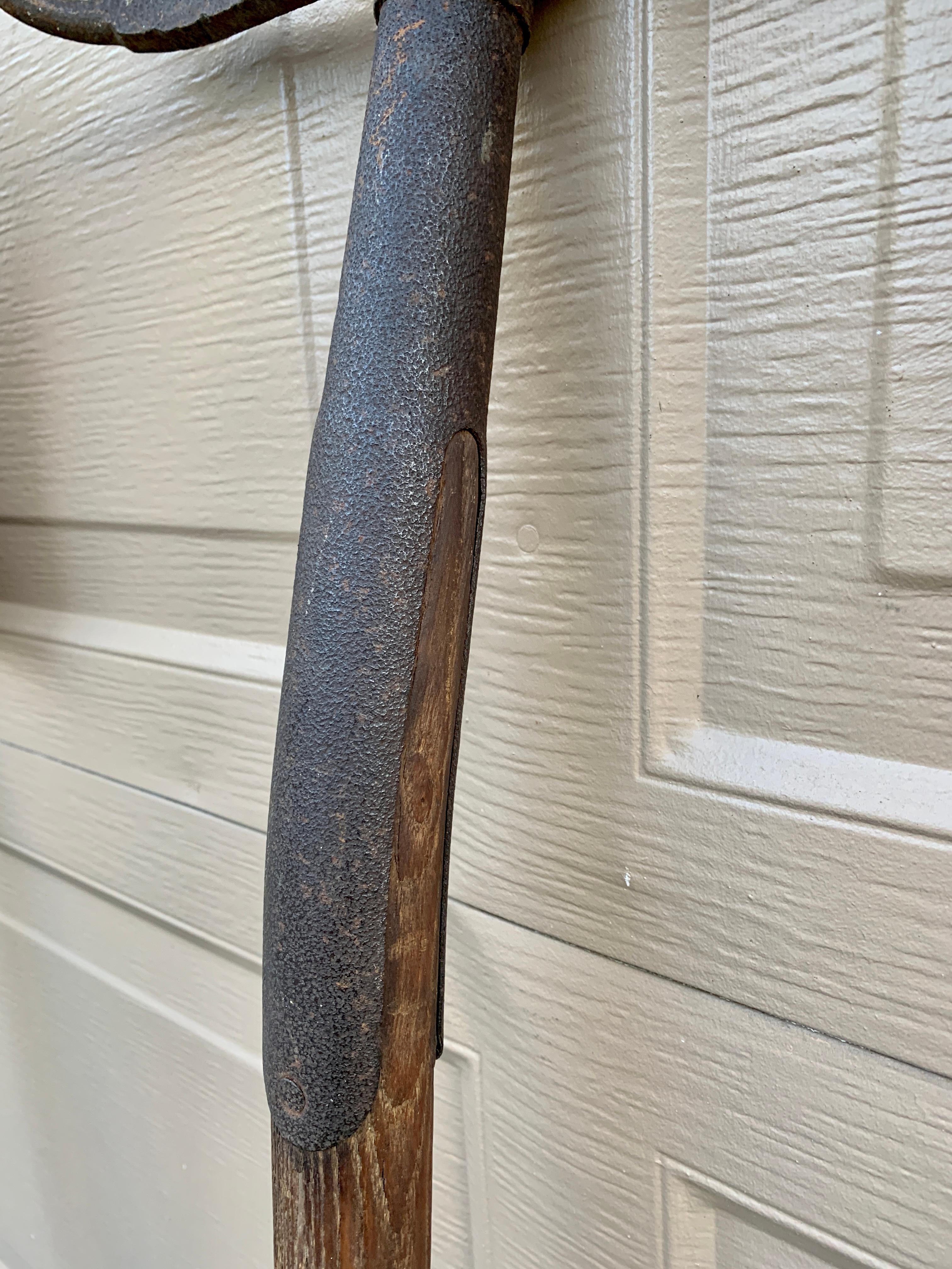 Ensemble de trois outils de jardinage en bois et en fer du début du 20e siècle en vente 1