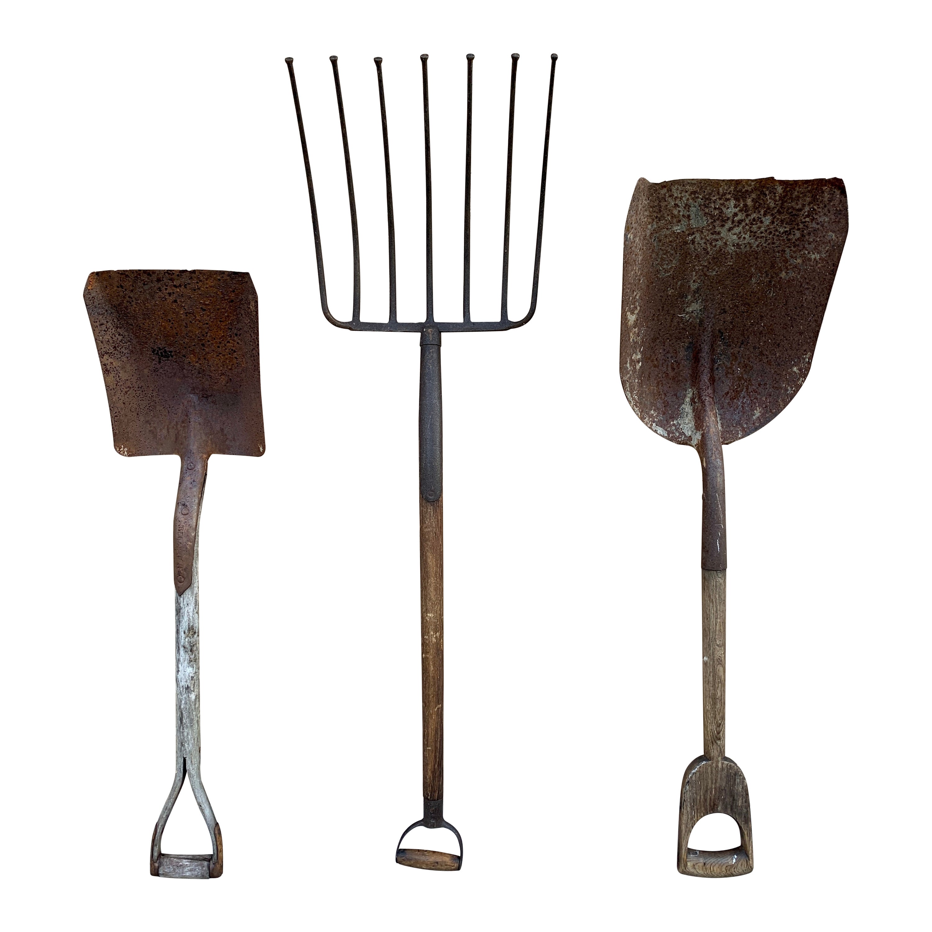 Ensemble de trois outils de jardinage en bois et en fer du début du 20e siècle