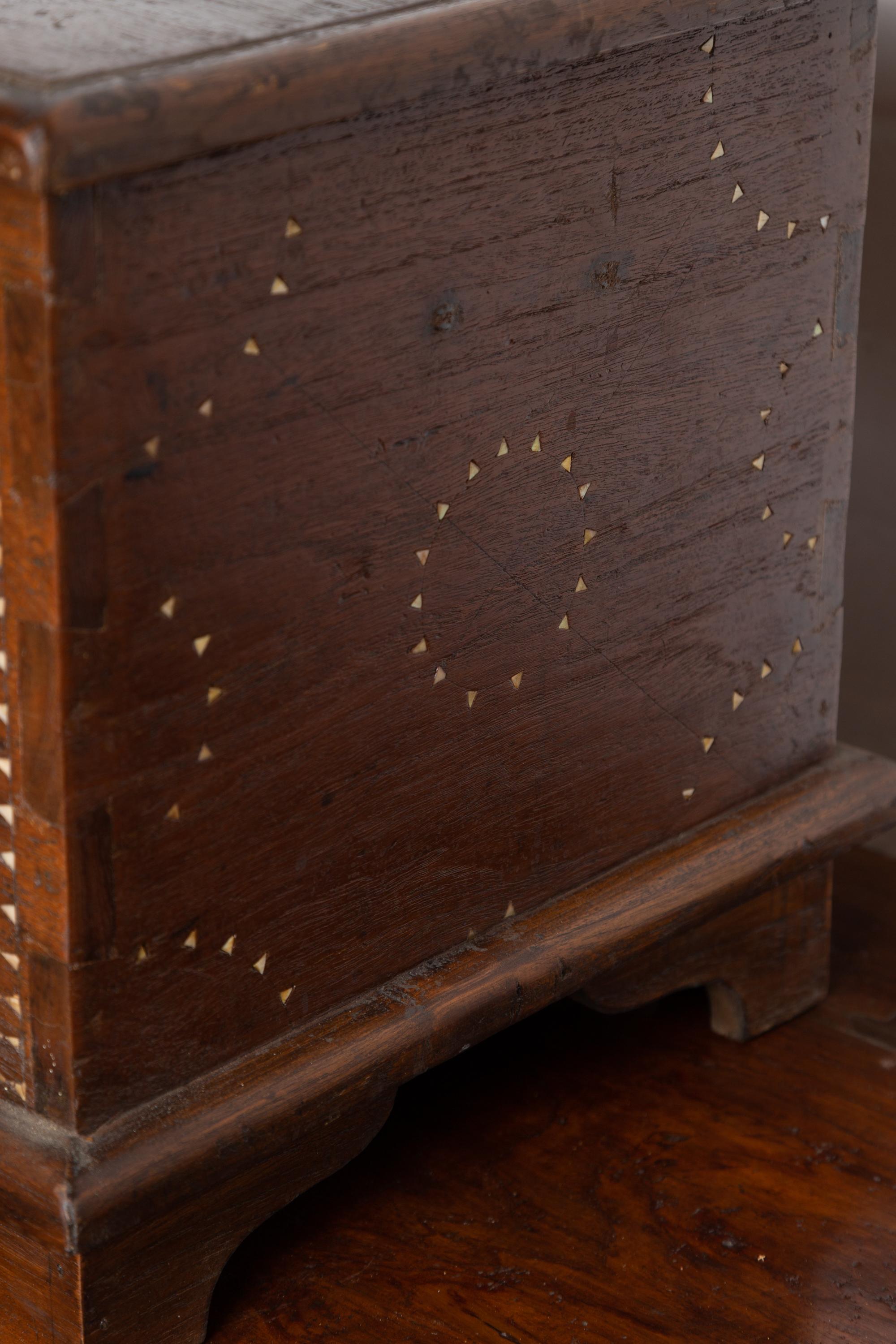 Early 20th Century Wooden Blanket Chest from Mindanao with Mother of Pearl Inlay 1