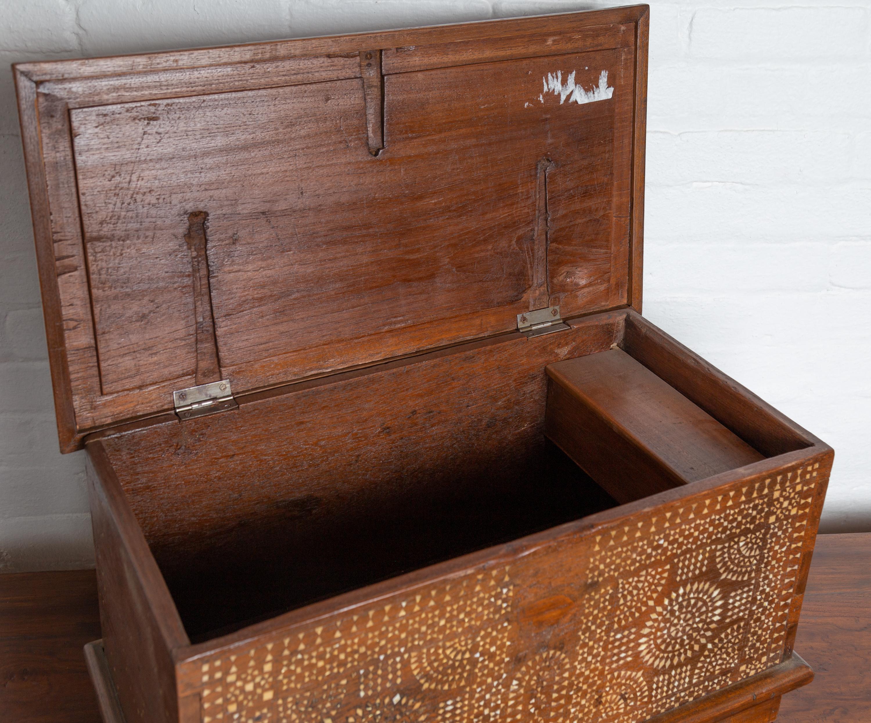 Early 20th Century Wooden Blanket Chest from Mindanao with Mother of Pearl Inlay 3