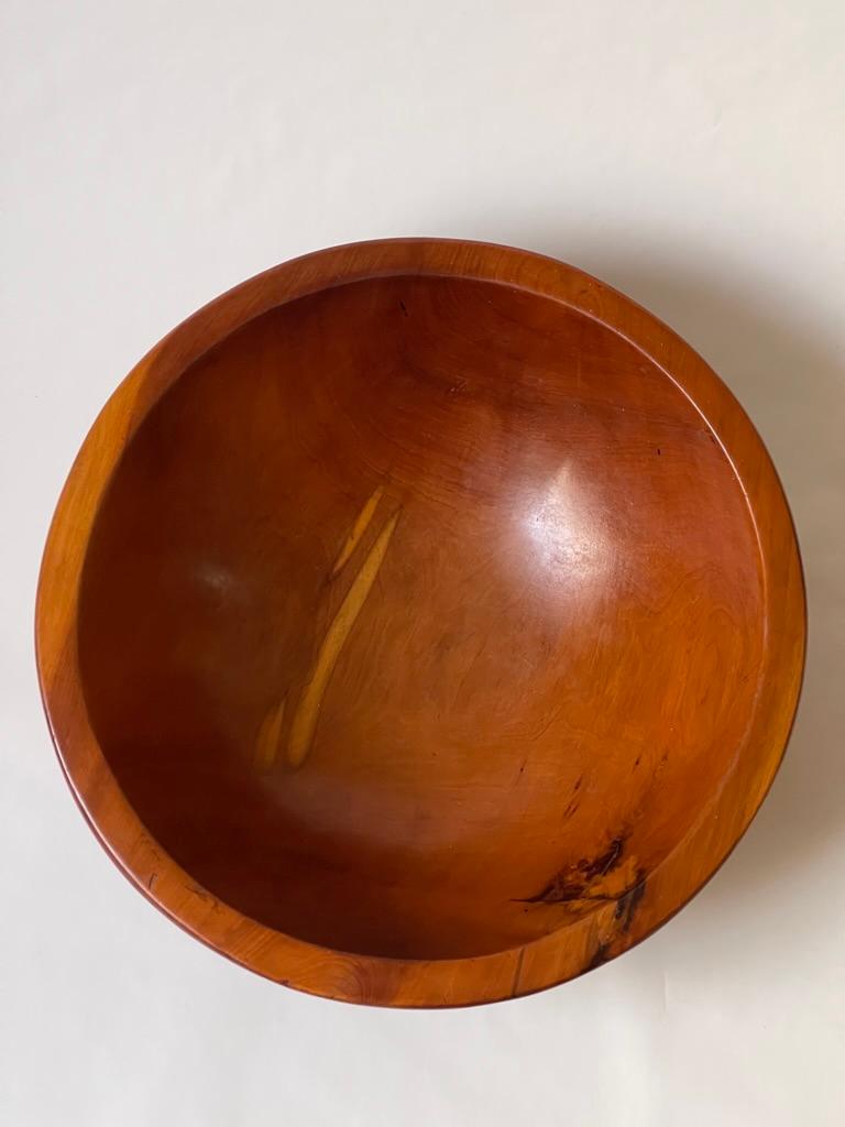 Arts and Crafts Early 20th century wooden bowl crafted in solid fruitwood by danish woodturner. For Sale