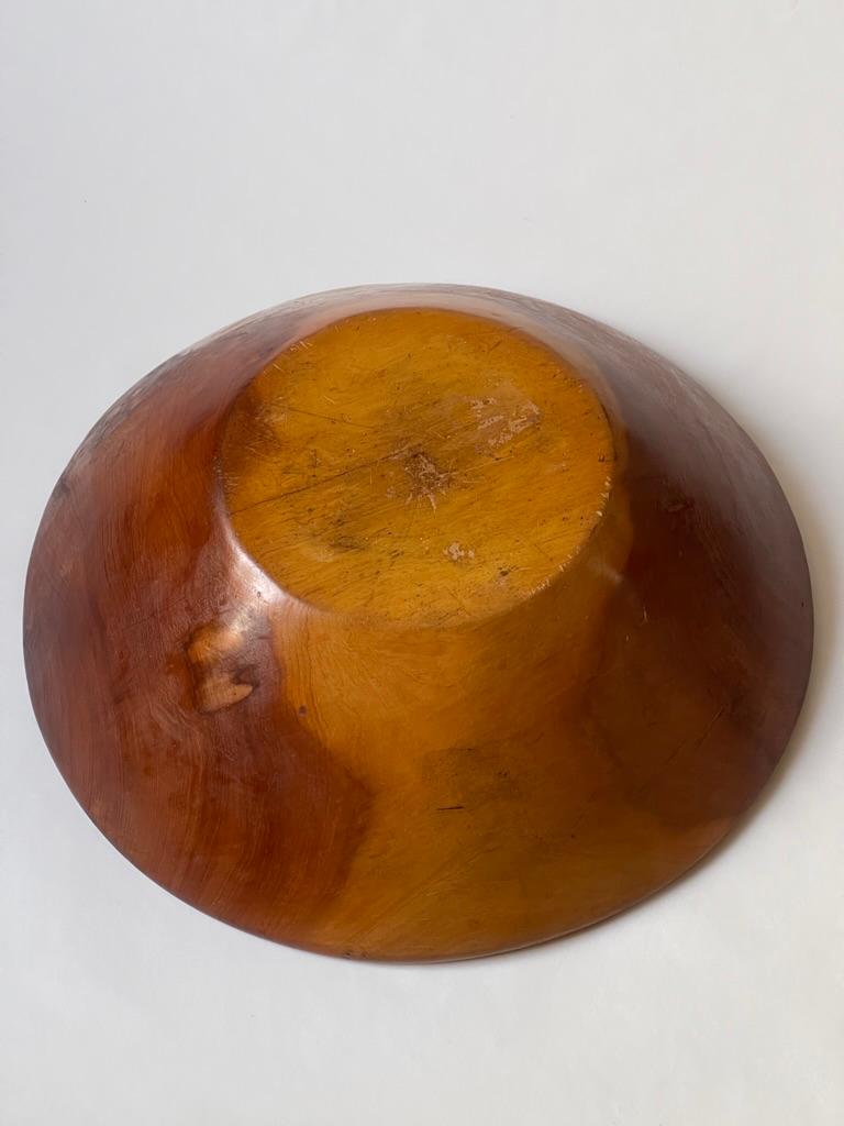 Danish Early 20th century wooden bowl crafted in solid fruitwood by danish woodturner. For Sale