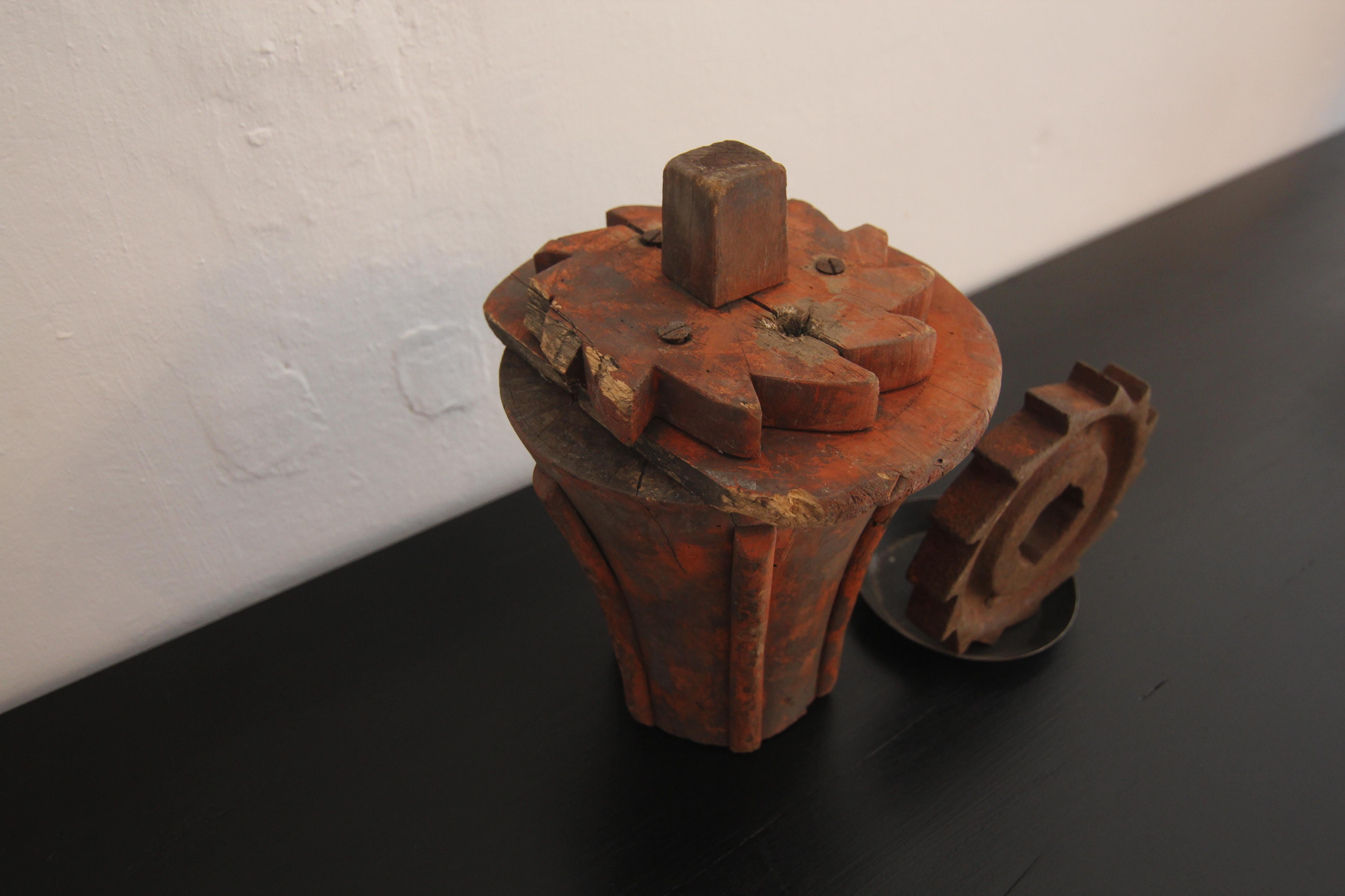 Early 20th Century Wooden Casting Pattern Object with Original Patina For Sale 7