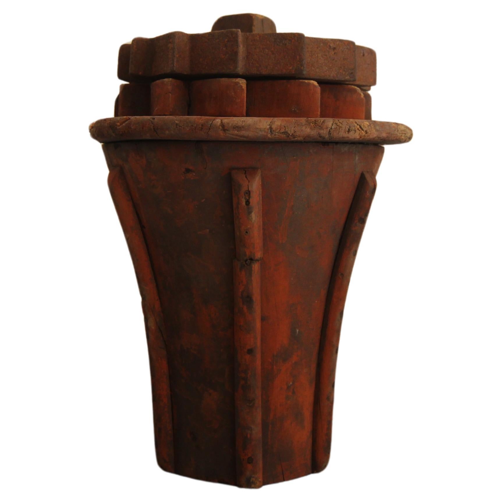 Objeto de madera fundida de principios del siglo XX con pátina original