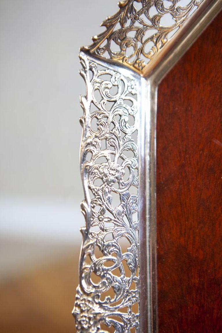 Bandeja de madera de principios del siglo XX con borde calado de metal en Bueno estado para la venta en Opole, PL