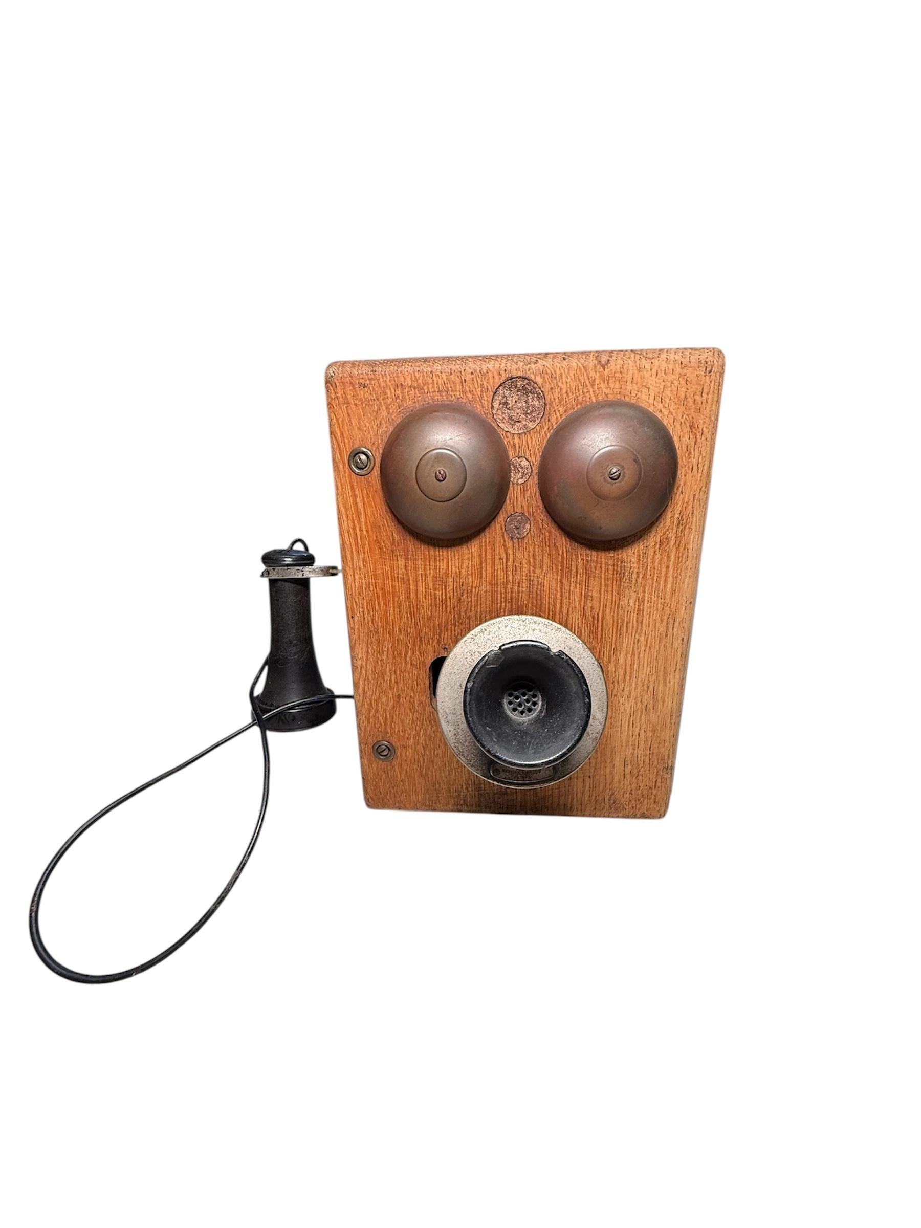 Telefono da parete in legno dei primi del Novecento in vendita 4