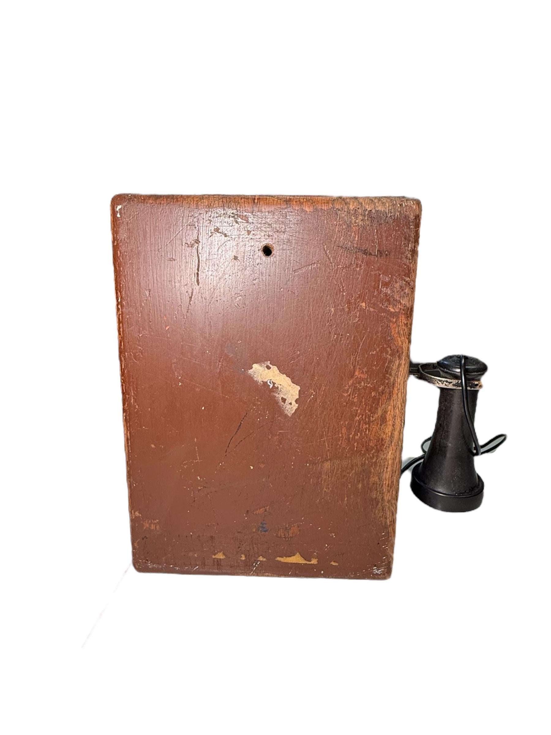 Telefono da parete in legno dei primi del Novecento In condizioni buone in vendita a Guaynabo, PR