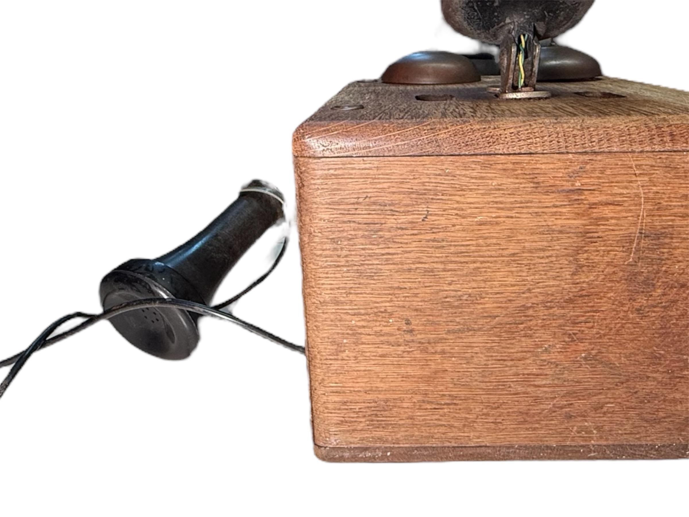XX secolo Telefono da parete in legno dei primi del Novecento in vendita