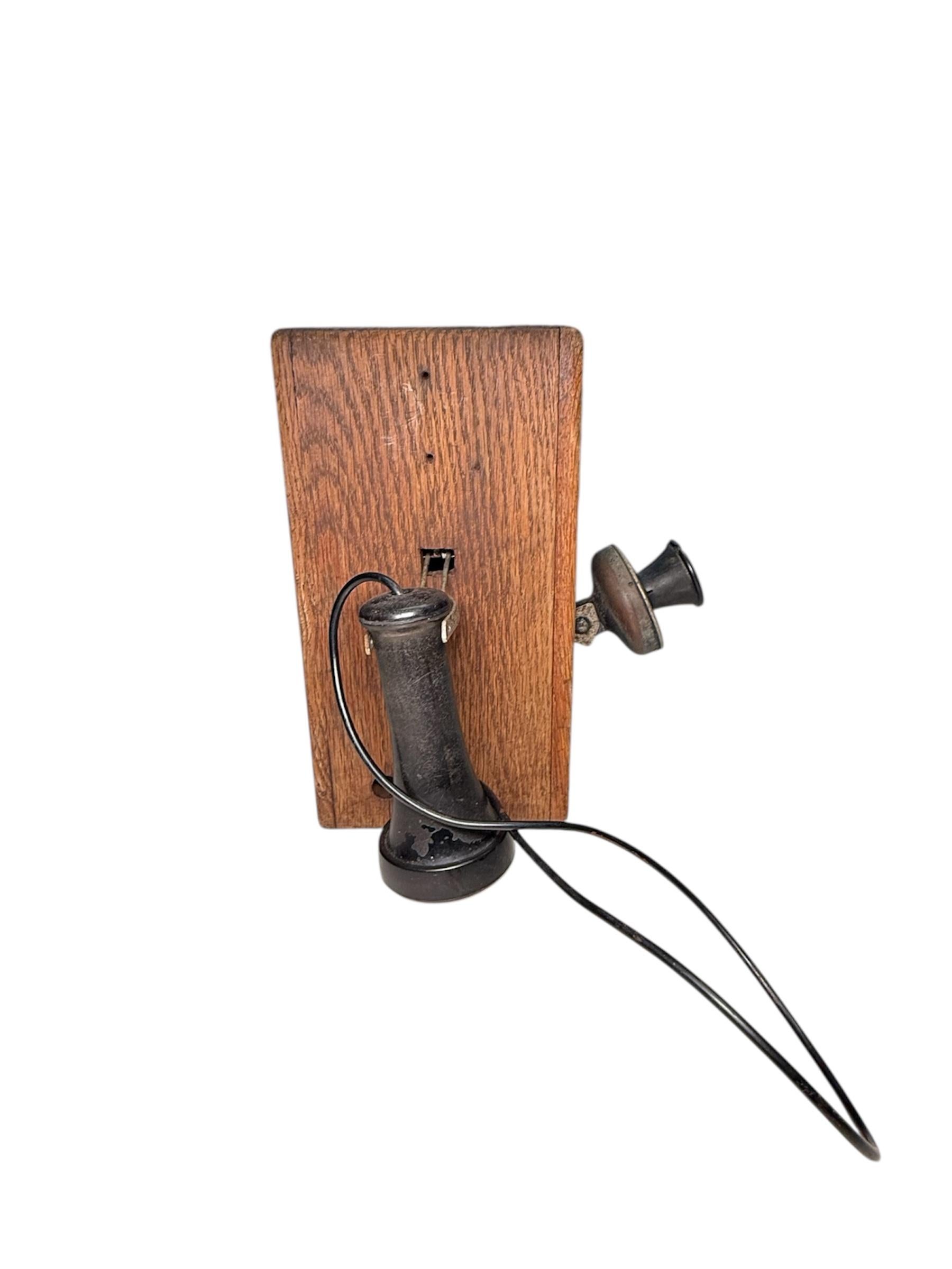 Telefono da parete in legno dei primi del Novecento in vendita 3