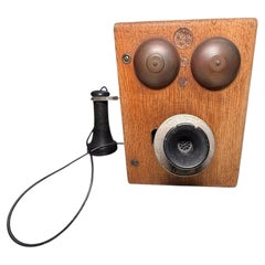 Telefono da parete in legno dei primi del Novecento