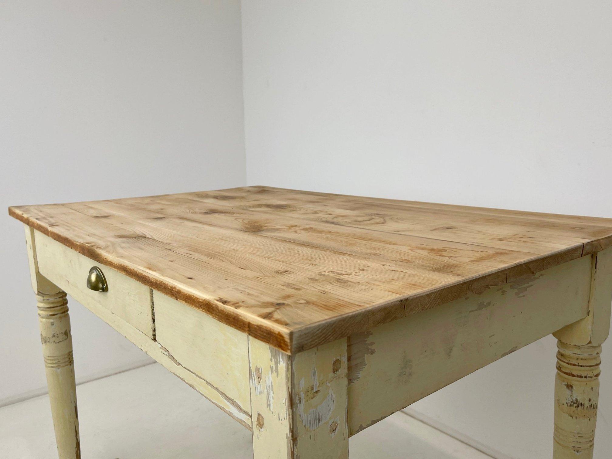 Handwerkstisch oder Schreibtisch aus Holz des frühen 20. Jahrhunderts mit originaler Patina im Angebot 3