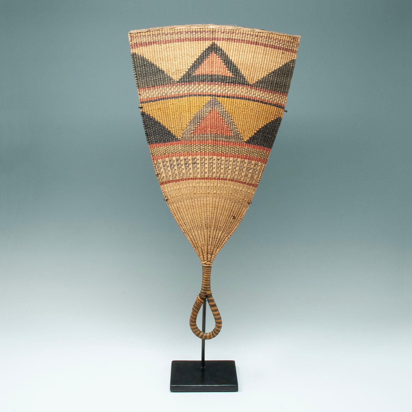 Geflochtener königlicher Fächer aus dem frühen 20. Jahrhundert, Volk der Chokwe, D. R. Kongo (Handgewebt) im Angebot