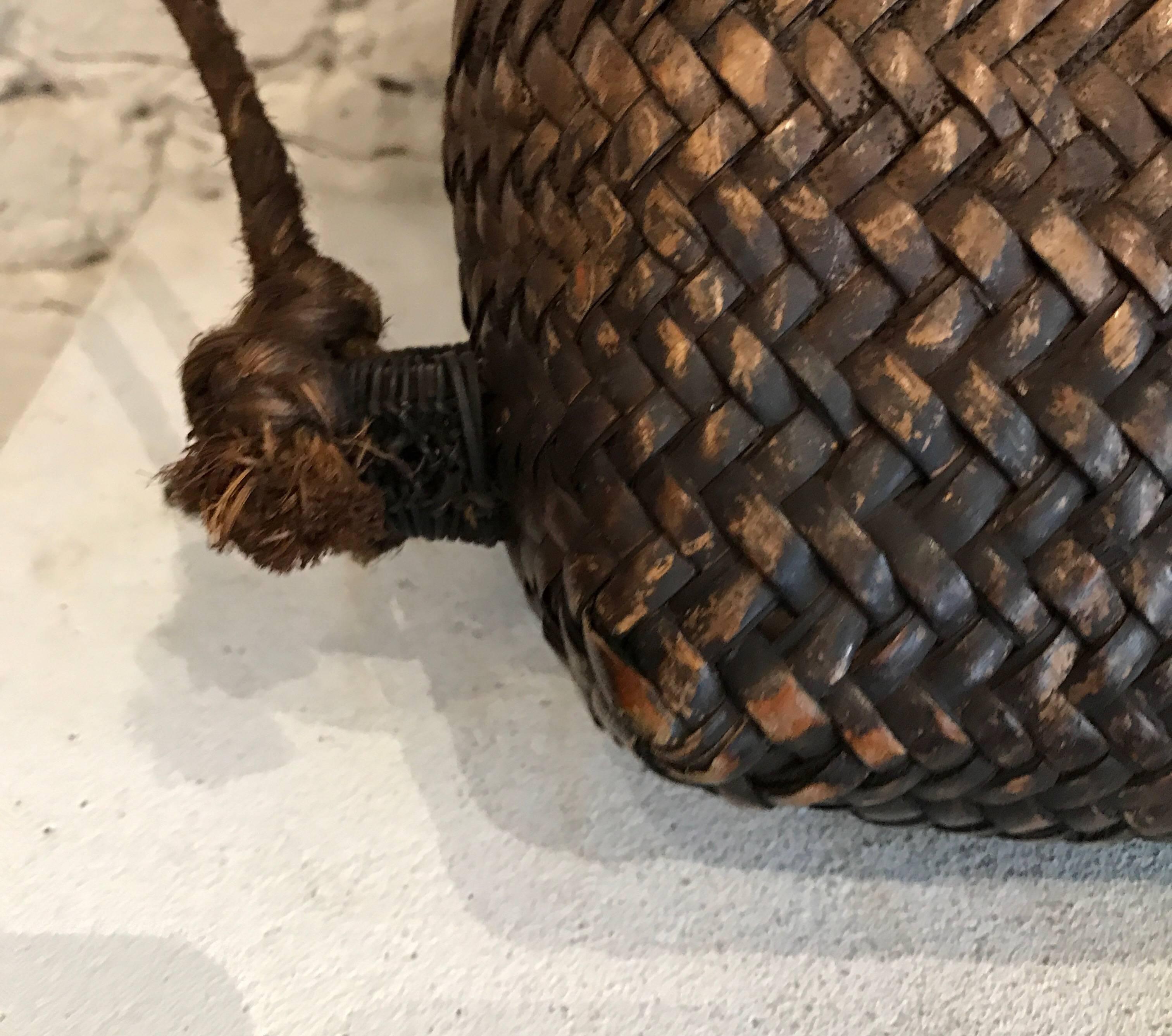 Early 20th Century Woven Thai Basket In Excellent Condition For Sale In Chicago, IL