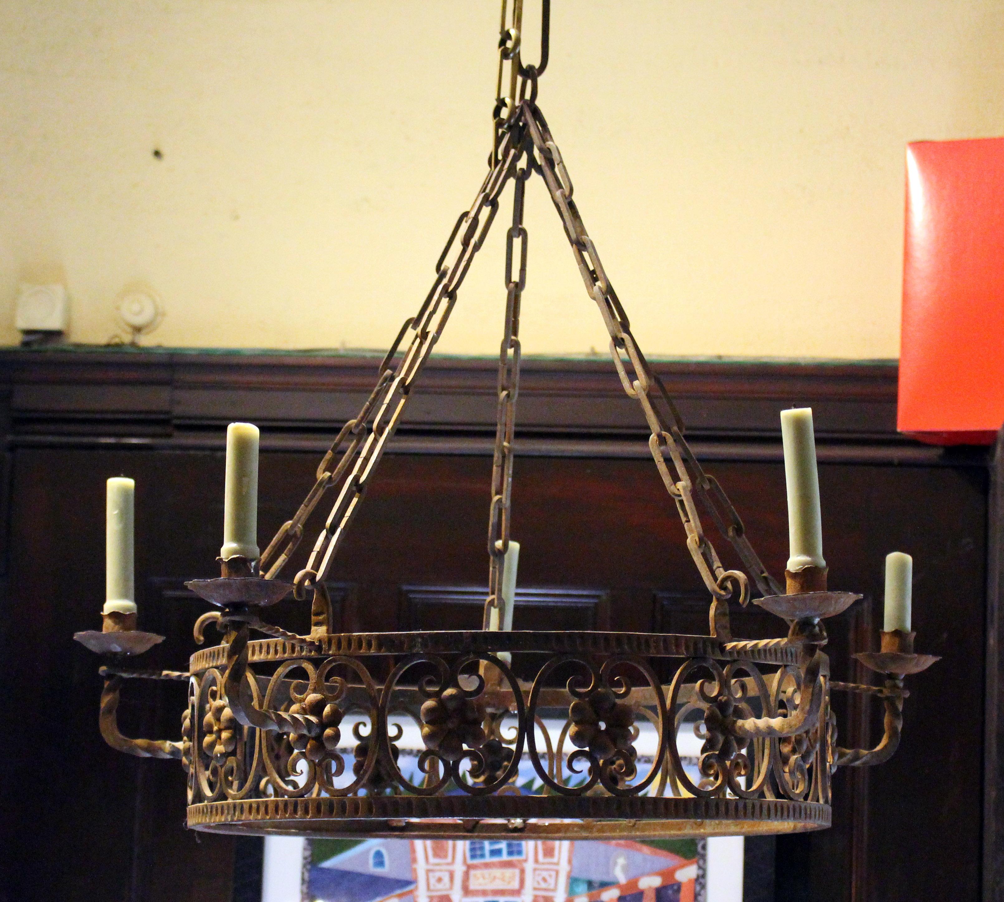 Early 20th Century Wrought Iron 5-candle Chandelier In Good Condition For Sale In Chapel Hill, NC
